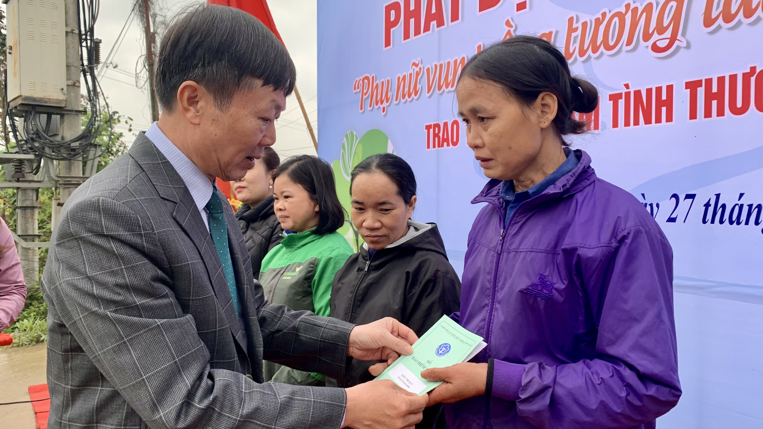 Mỗi huyện nhân rộng 3 mô hình “Phụ nữ tham gia phân loại, xử lý rác hữu cơ tại hộ gia đình“ - ảnh 10