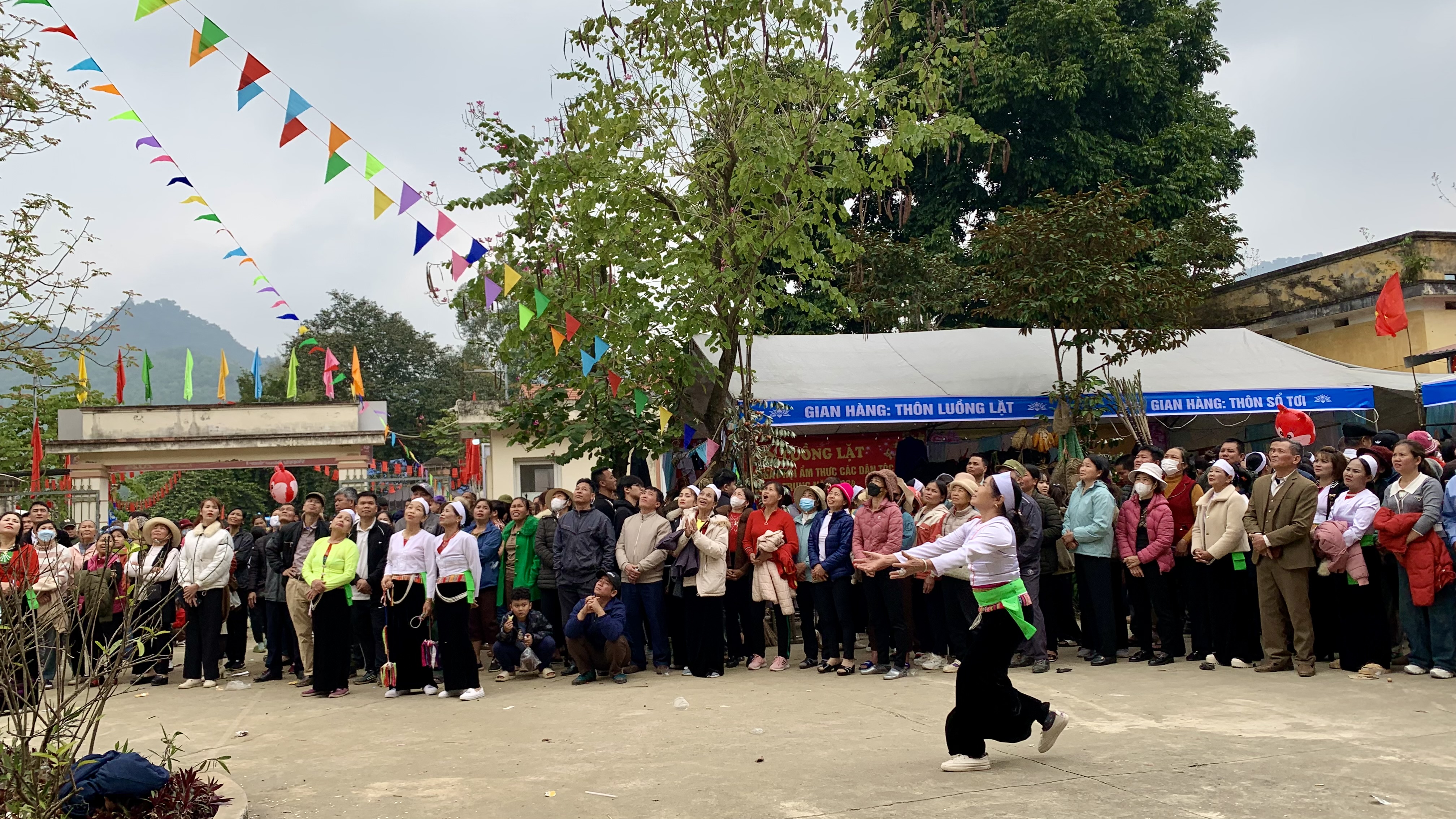 Chiêng vang rộn ràng ngày hội văn hóa Mường xã Yên Trung - ảnh 11