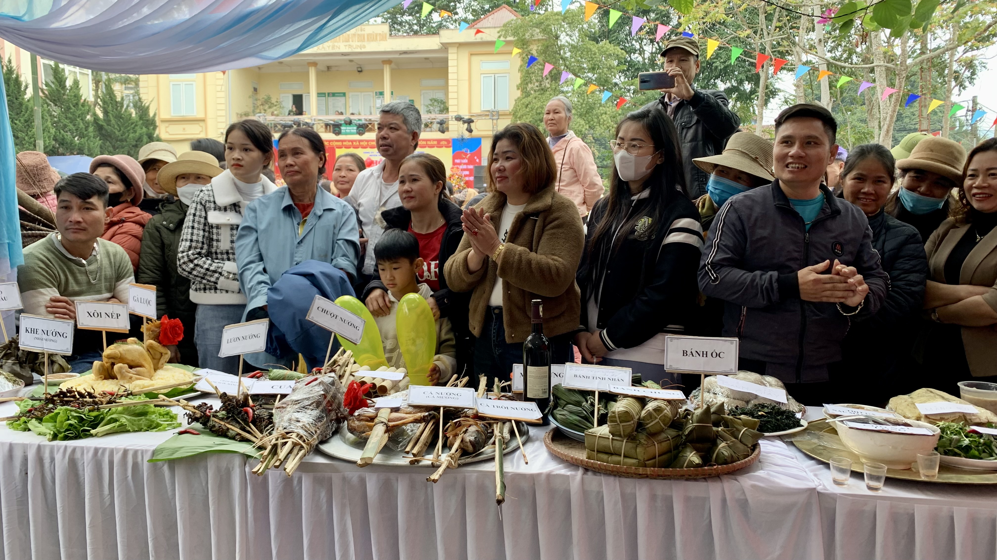 Chiêng vang rộn ràng ngày hội văn hóa Mường xã Yên Trung - ảnh 13