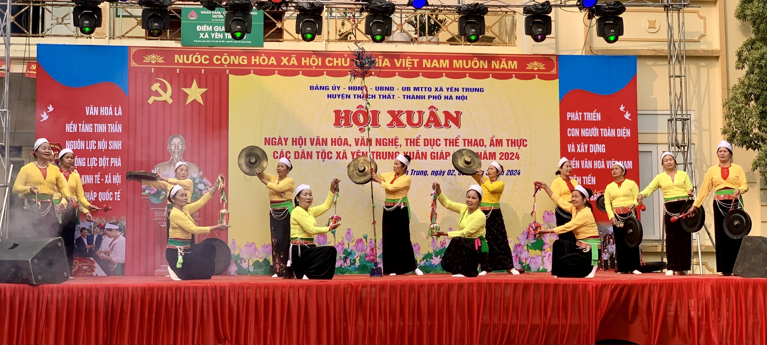 Chiêng vang rộn ràng ngày hội văn hóa Mường xã Yên Trung - ảnh 1