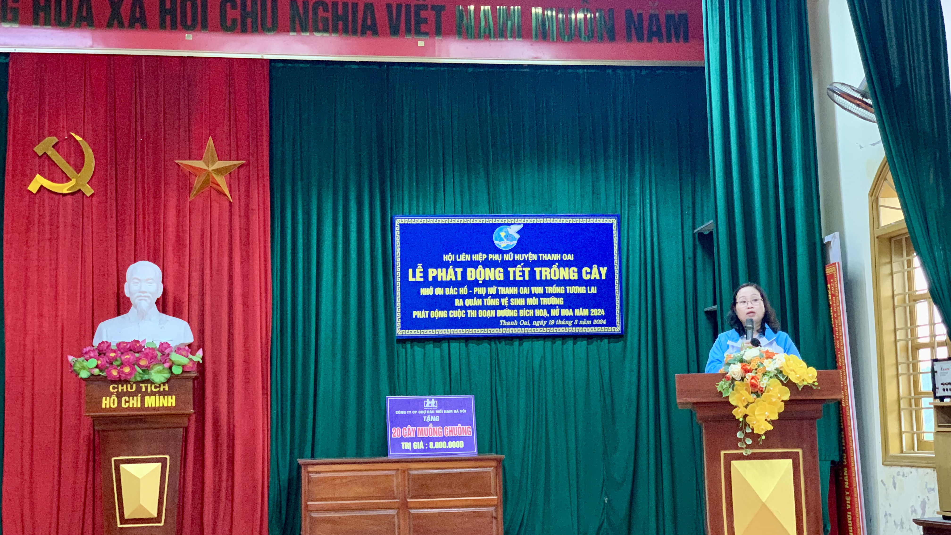 Phụ nữ Thanh Oai phấn đấu trồng 300 cây xanh bảo vệ môi trường - ảnh 1