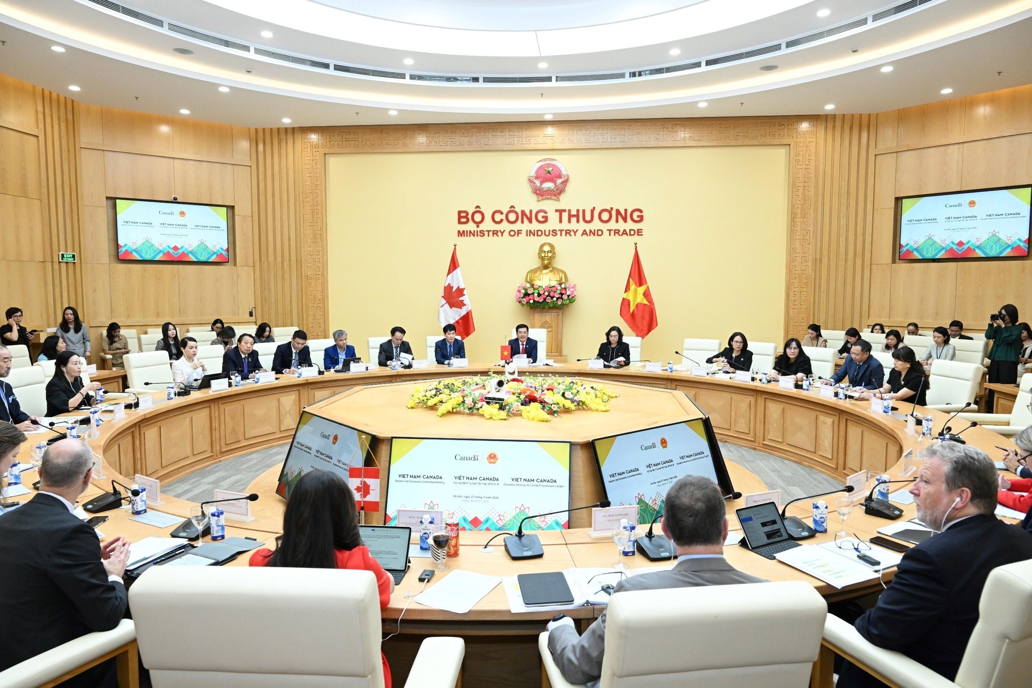 Thúc đẩy hợp tác kinh tế, thương mại và đầu tư Việt Nam - Canada - ảnh 3
