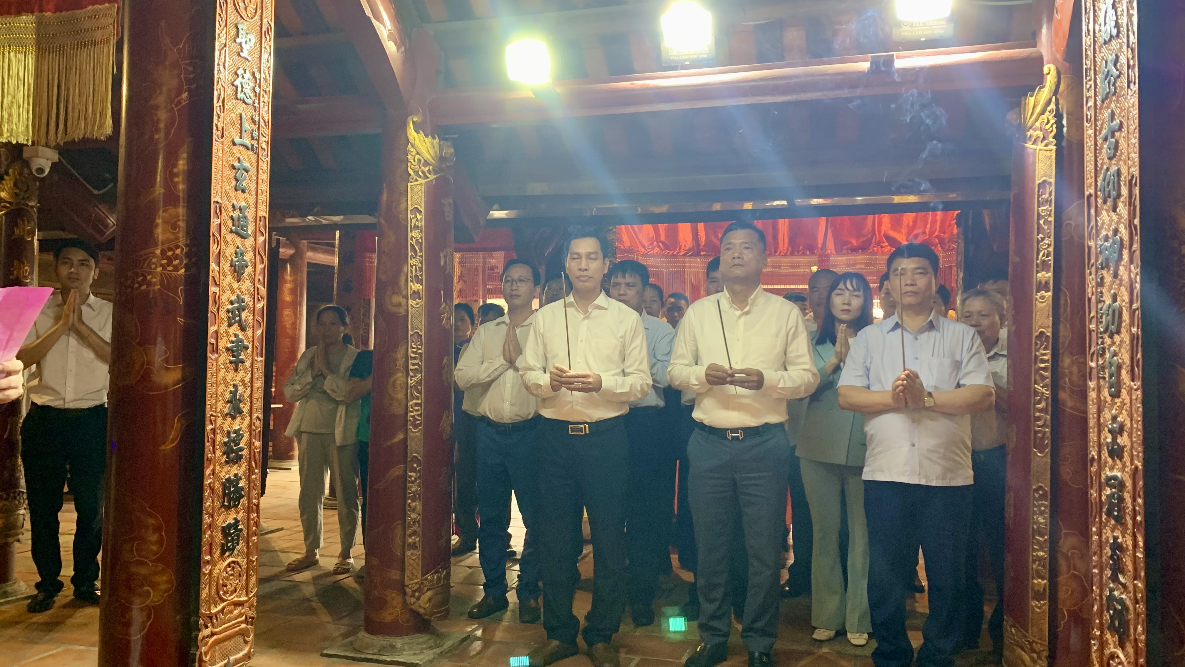Hàng nghìn phụ nữ rước kiệu tại Lễ hội Phụng Nghênh nhớ ơn mẹ Thánh Gióng - ảnh 1