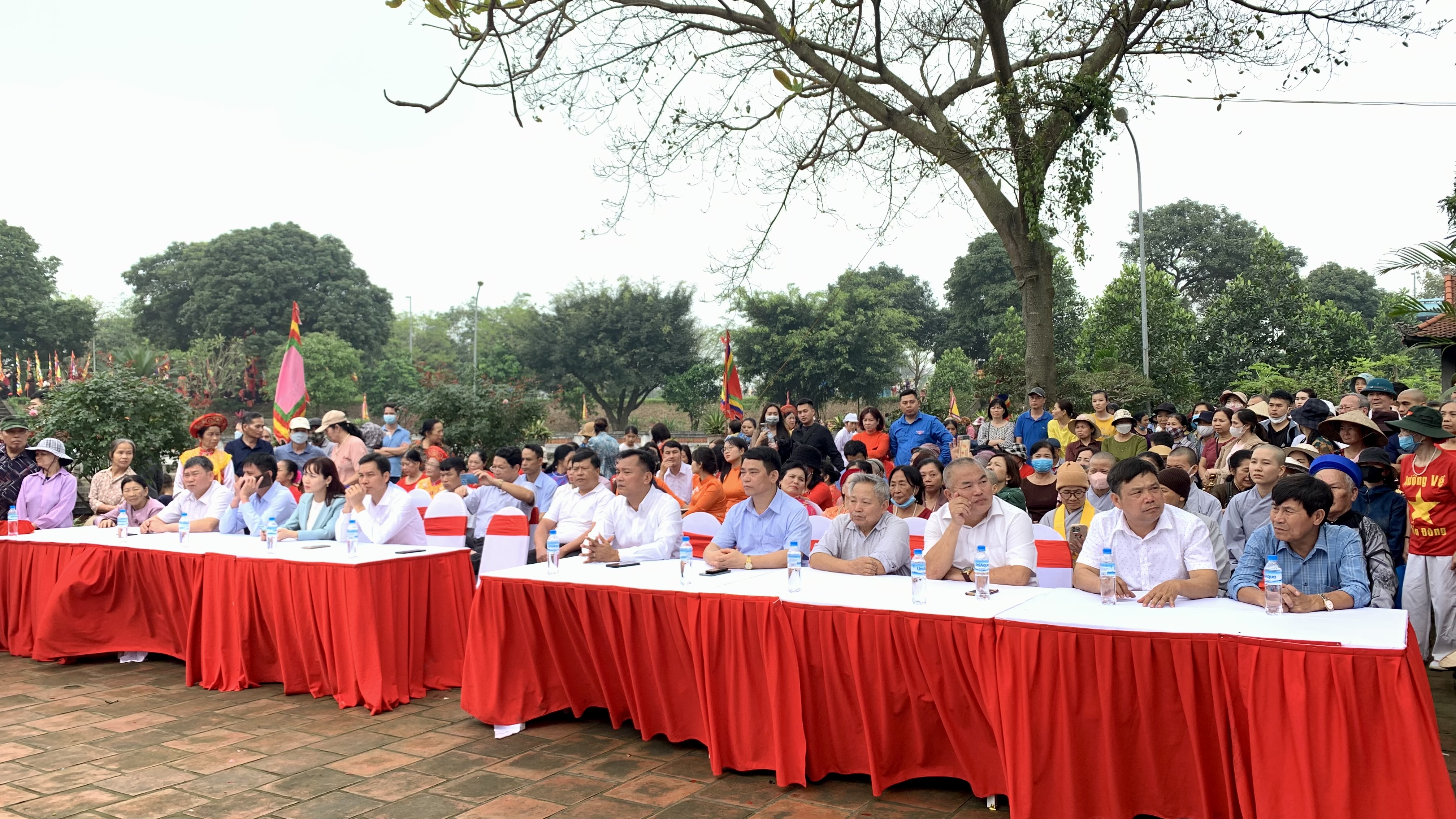 Hàng nghìn phụ nữ rước kiệu tại Lễ hội Phụng Nghênh nhớ ơn mẹ Thánh Gióng - ảnh 7