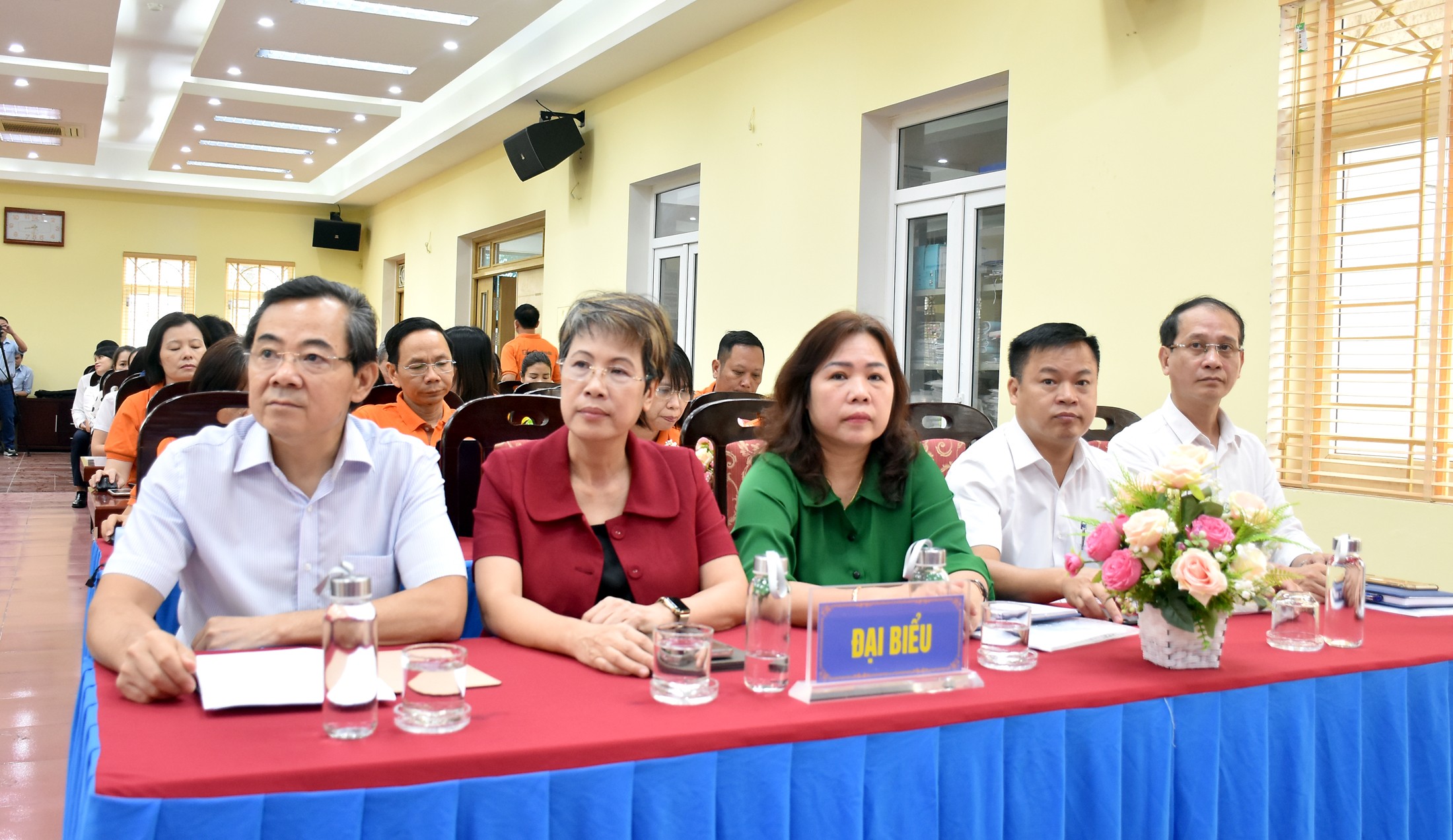 Hơn 200 người lao động tham gia đối thoại về an toàn, vệ sinh lao động và pháp luật lao động - ảnh 2