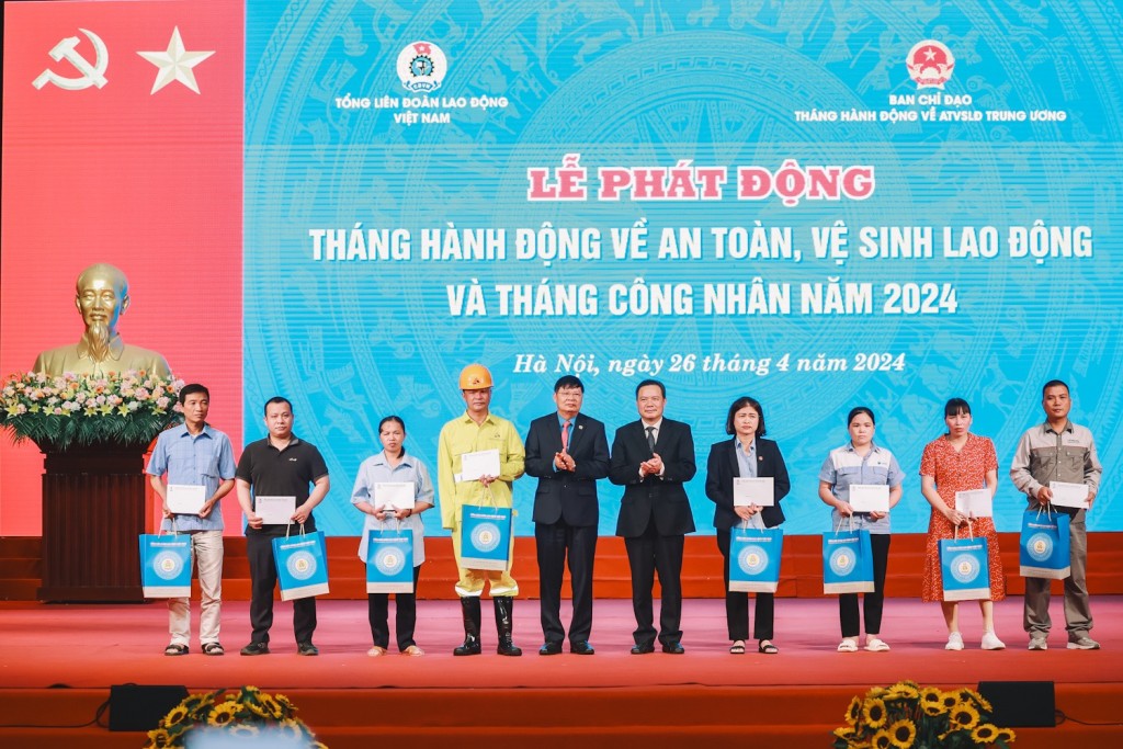Phát động Tháng hành động về ATVSLĐ và Tháng Công nhân năm 2024 - ảnh 4