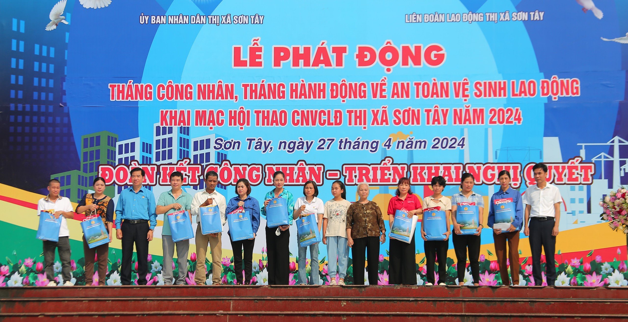 Sơn Tây phát động Tháng Công nhân, Tháng hành động về An toàn vệ sinh lao động - ảnh 4