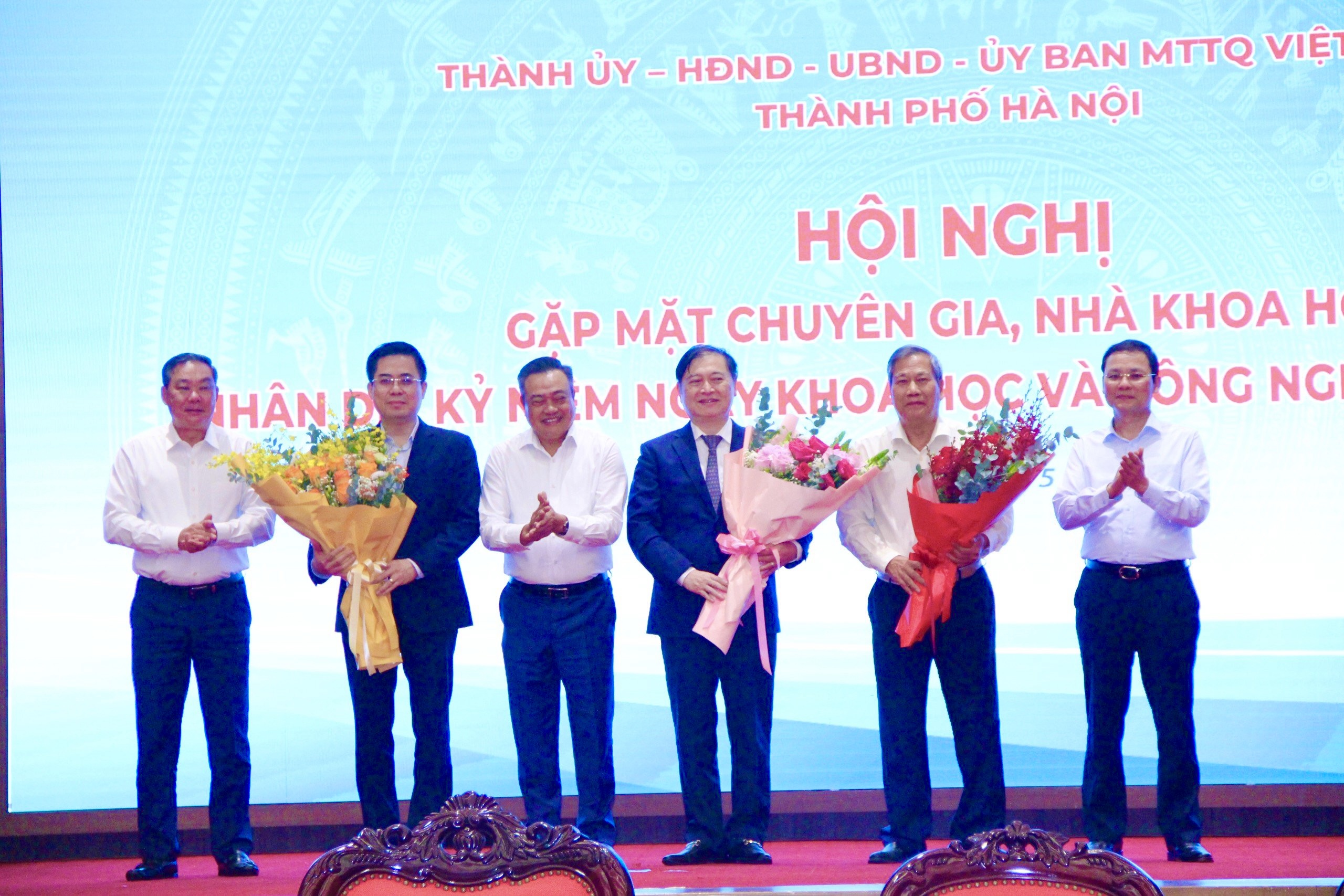 Mong muốn các nhà khoa học đề xuất nhiều ý tưởng đột phá, giải pháp sáng tạo để xây dựng Thủ đô - ảnh 4