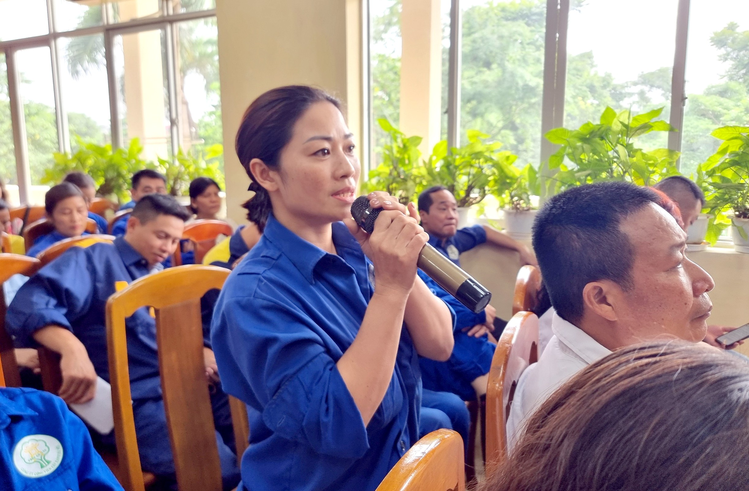 Gần 200 công đoàn viên được tư vấn về an toàn, vệ sinh lao động và bảo hiểm xã hội - ảnh 4