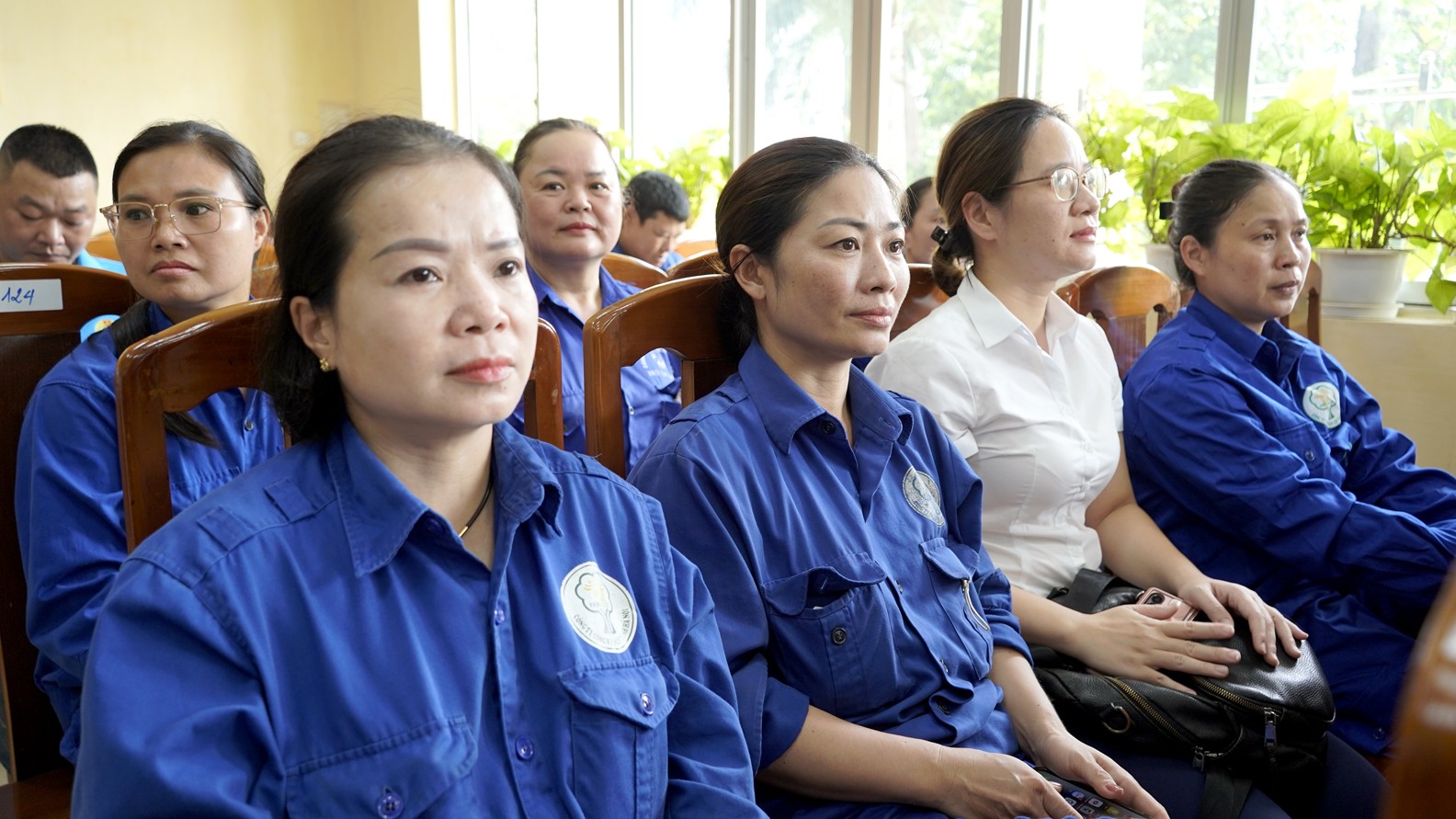 Gần 200 công đoàn viên được tư vấn về an toàn, vệ sinh lao động và bảo hiểm xã hội - ảnh 5
