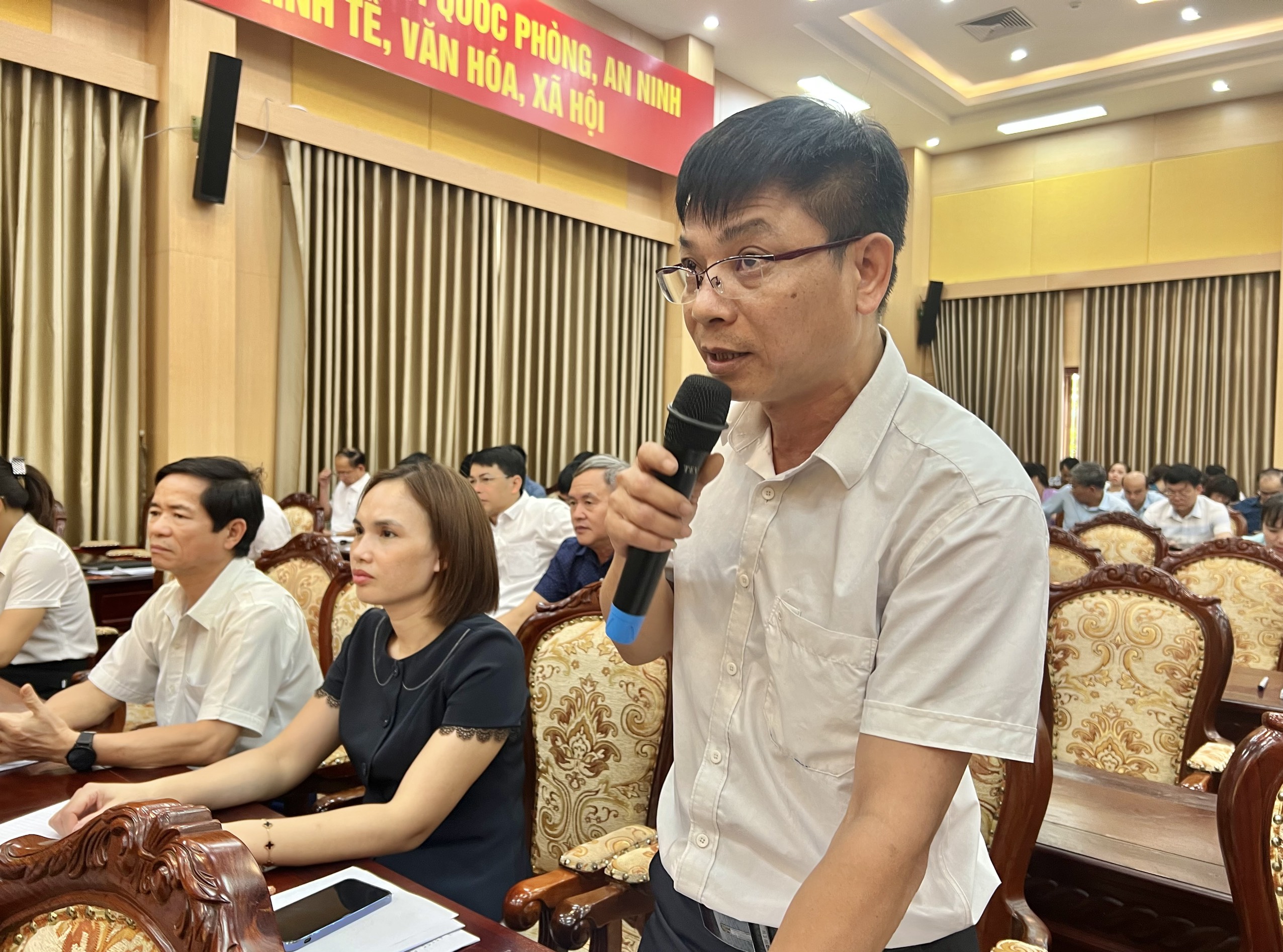 Cử tri Hoài Đức kiến nghị mở rộng vỉa hè đường gom đại lộ Thăng Long - ảnh 4