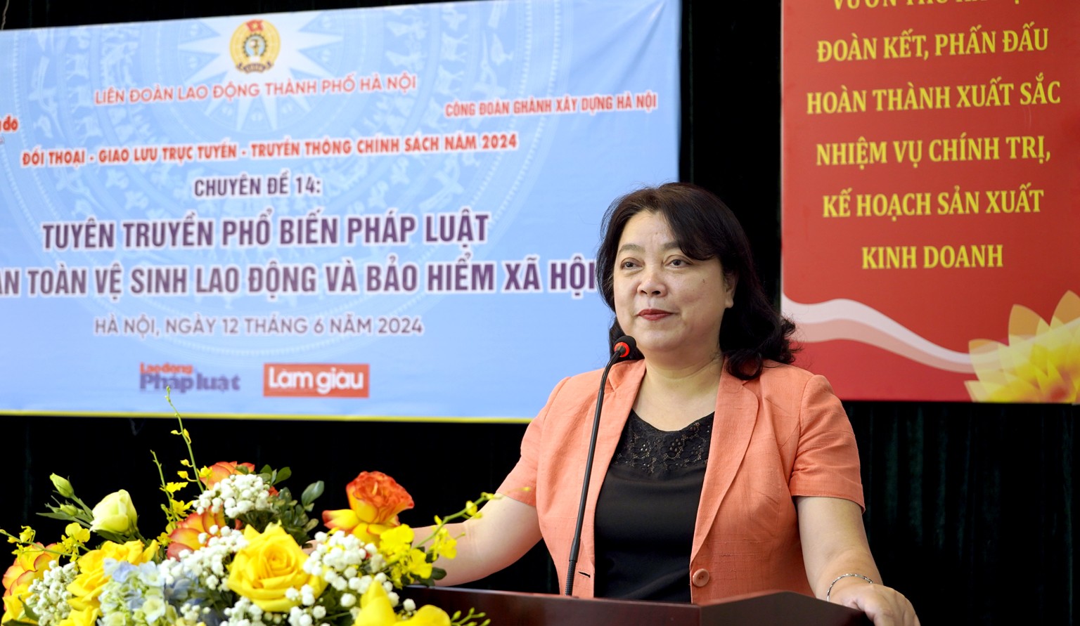 Gần 200 công đoàn viên được tư vấn về an toàn, vệ sinh lao động và bảo hiểm xã hội - ảnh 2