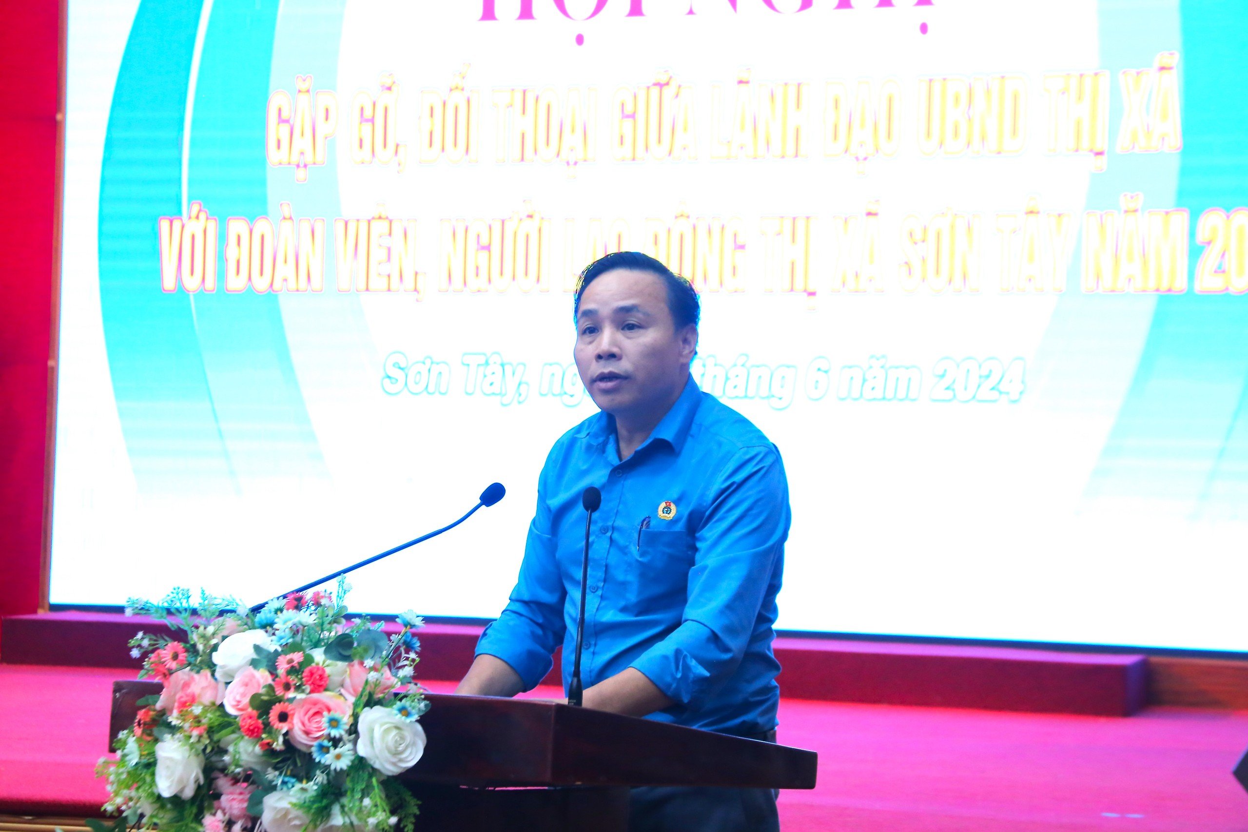 Lãnh đạo thị xã Sơn Tây đối thoại với công nhân, viên chức, lao động - ảnh 2
