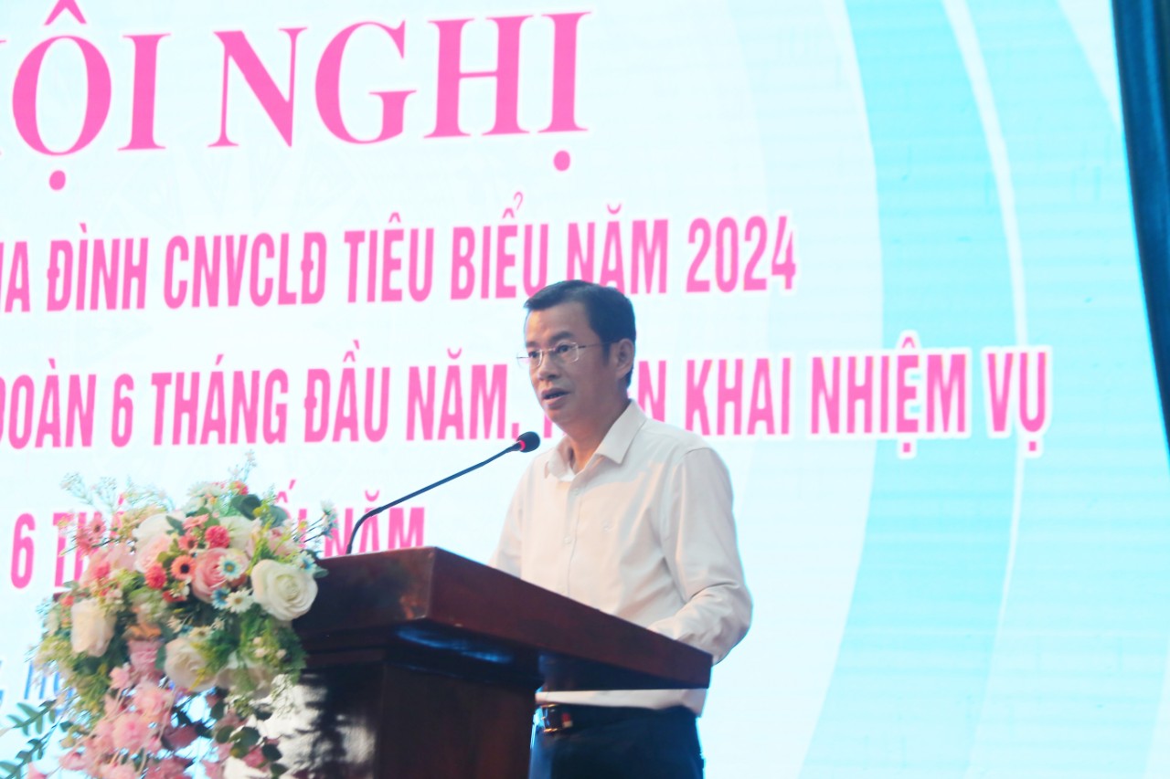 Sơn Tây: Biểu dương 54 gia đình công nhân viên chức lao động tiêu biểu năm 2024 - ảnh 4