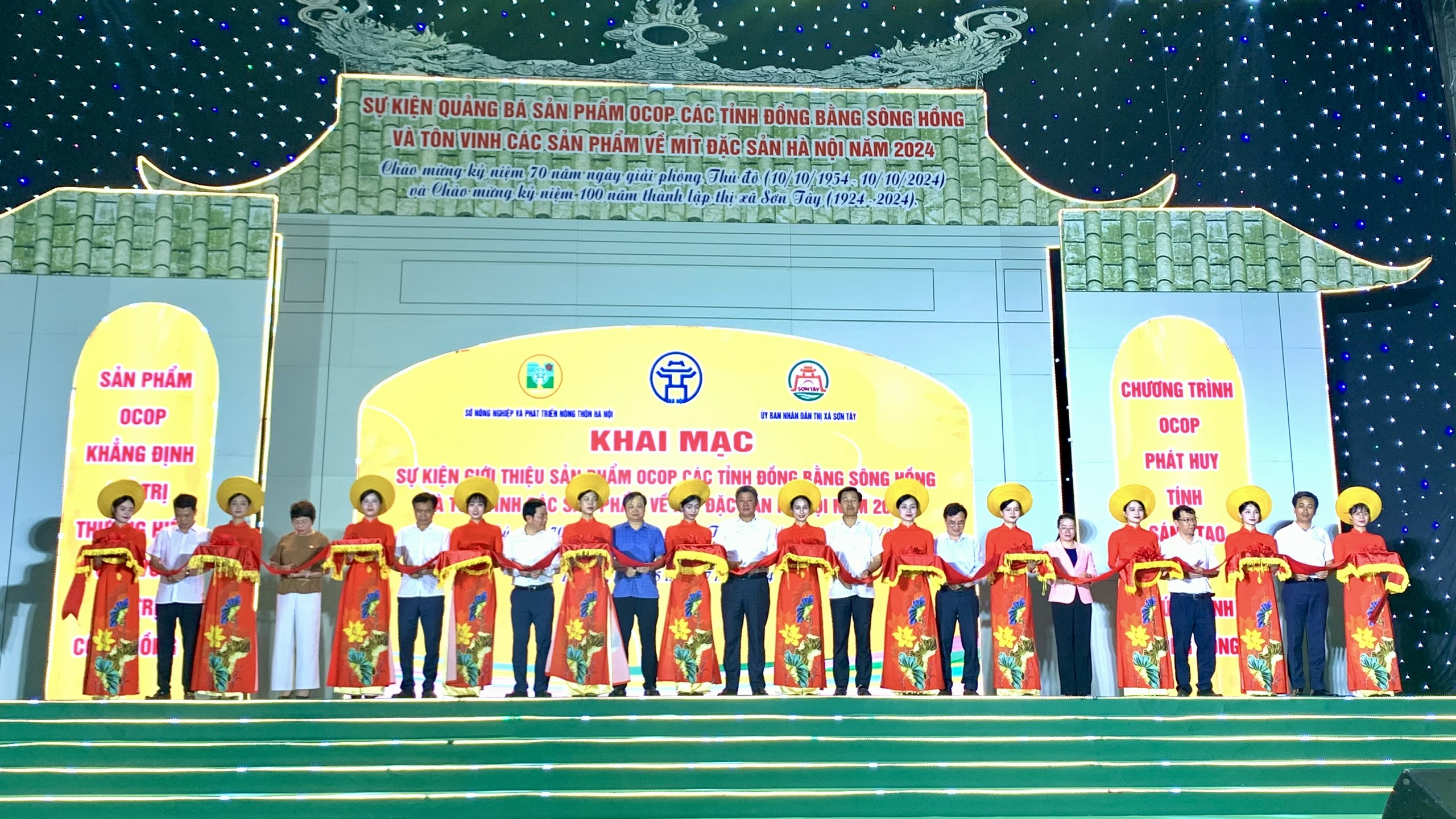 Khai mạc trưng bày hơn 100 gian hàng OCOP và trao giải hội thi mít lần thứ nhất TP Hà Nội - ảnh 4