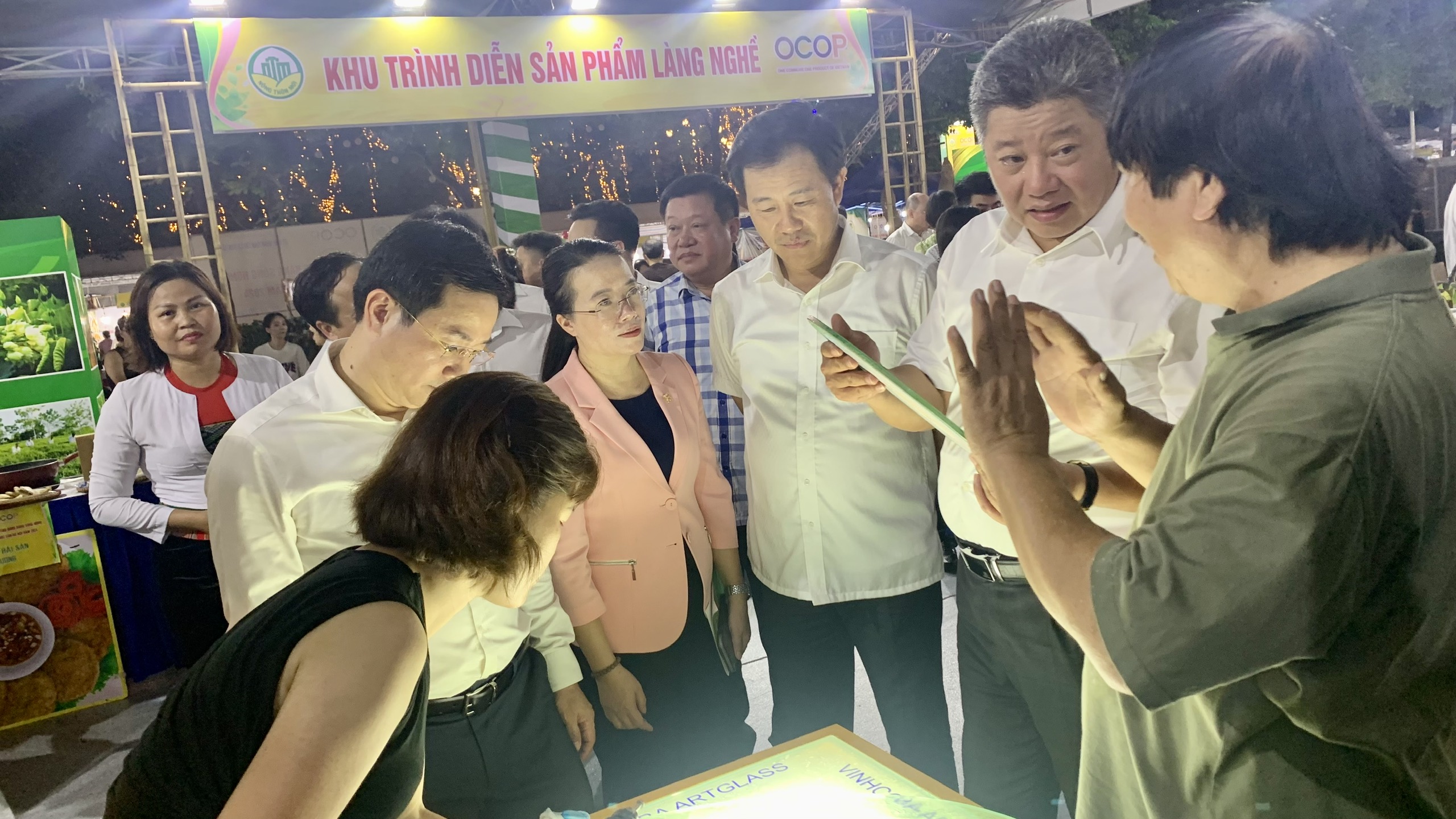Khai mạc trưng bày hơn 100 gian hàng OCOP và trao giải hội thi mít lần thứ nhất TP Hà Nội - ảnh 3