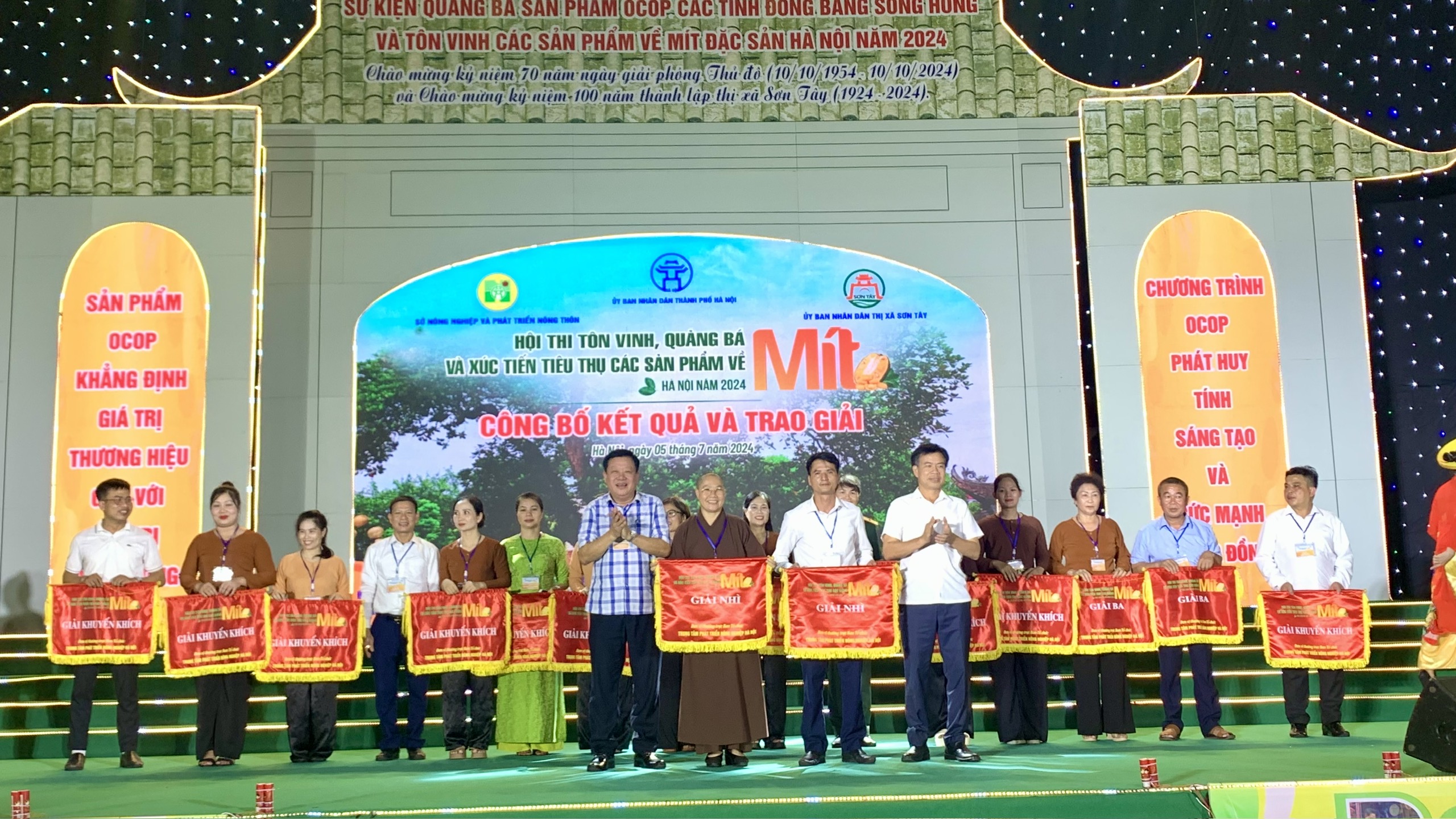 Khai mạc trưng bày hơn 100 gian hàng OCOP và trao giải hội thi mít lần thứ nhất TP Hà Nội - ảnh 9