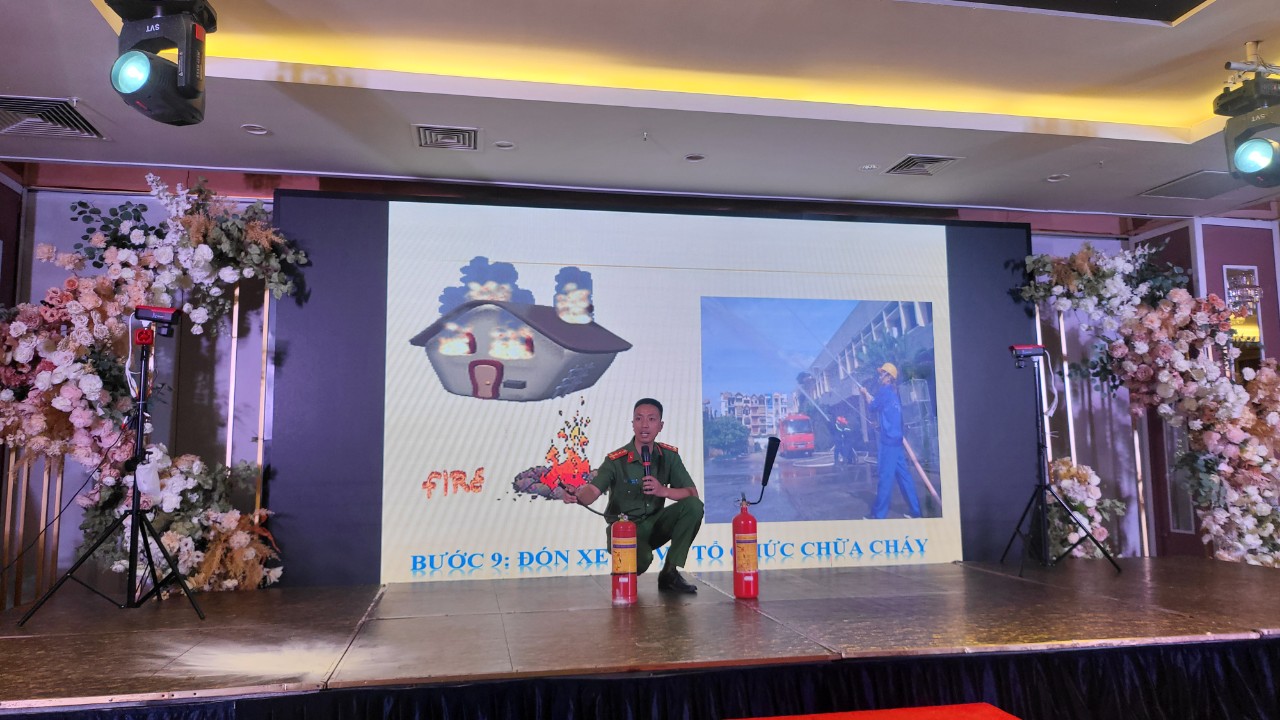 Hơn 200 cán bộ, hội viên phụ nữ được tập huấn kỹ năng phòng cháy chữa cháy - ảnh 2