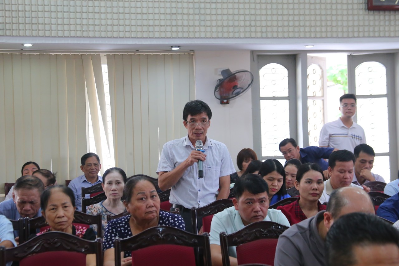 Cử tri Sơn Tây kiến nghị thành phố mở thêm tuyến xe buýt du lịch - ảnh 2