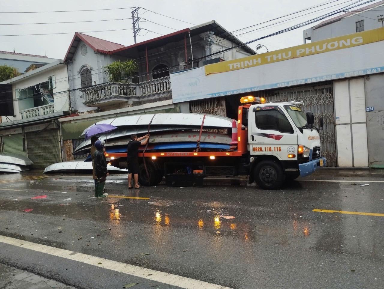 Xã Hương Sơn (Mỹ Đức): Đắp bờ ngăn nước và hỗ trợ thuyền, đò cho các tỉnh bị ngập lụt - ảnh 6