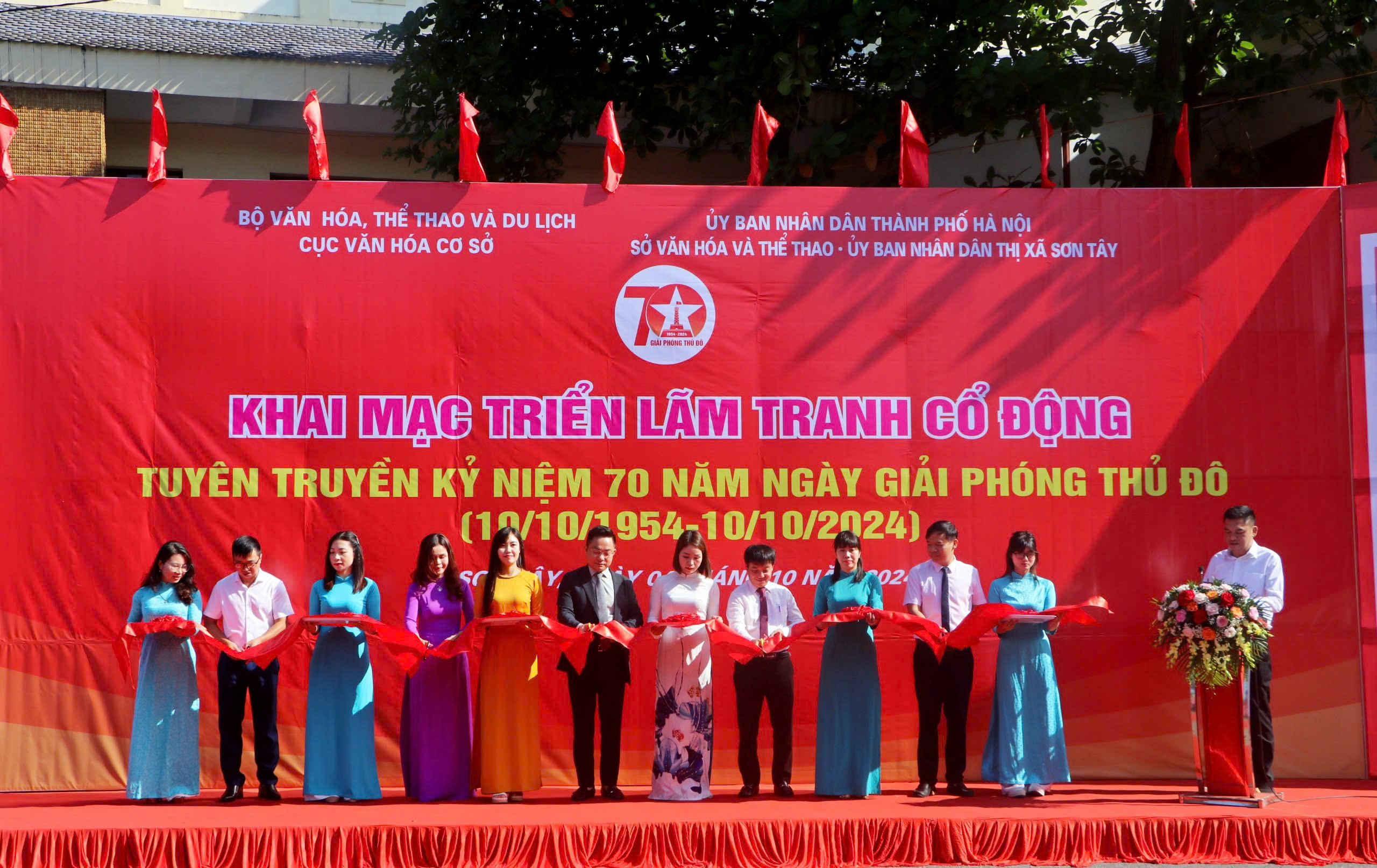 Sơn Tây: Triển lãm 70 tác phẩm tranh cổ động tấm lớn tuyên truyền kỷ niệm 70 năm Ngày Giải phóng Thủ đô - ảnh 1