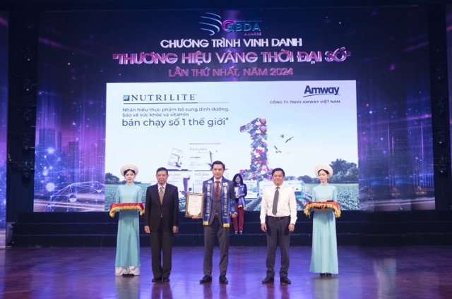 Amway Việt Nam vinh dự nhận giải thưởng thương hiệu vàng phát triển bền vững - ảnh 1