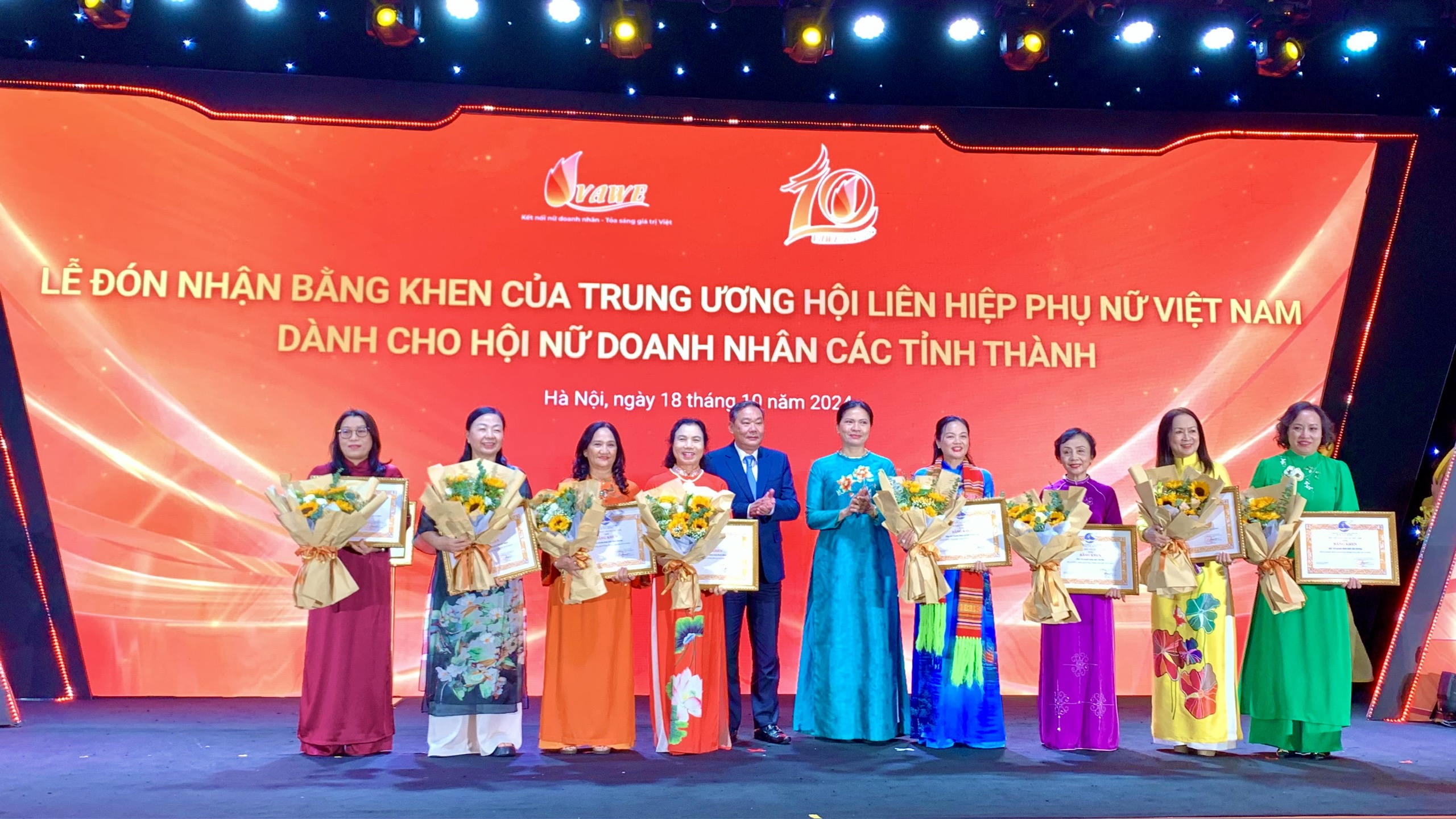 Hiệp hội Nữ doanh nhân Việt Nam nhận Bằng khen của Thủ tướng Chính phủ - ảnh 2