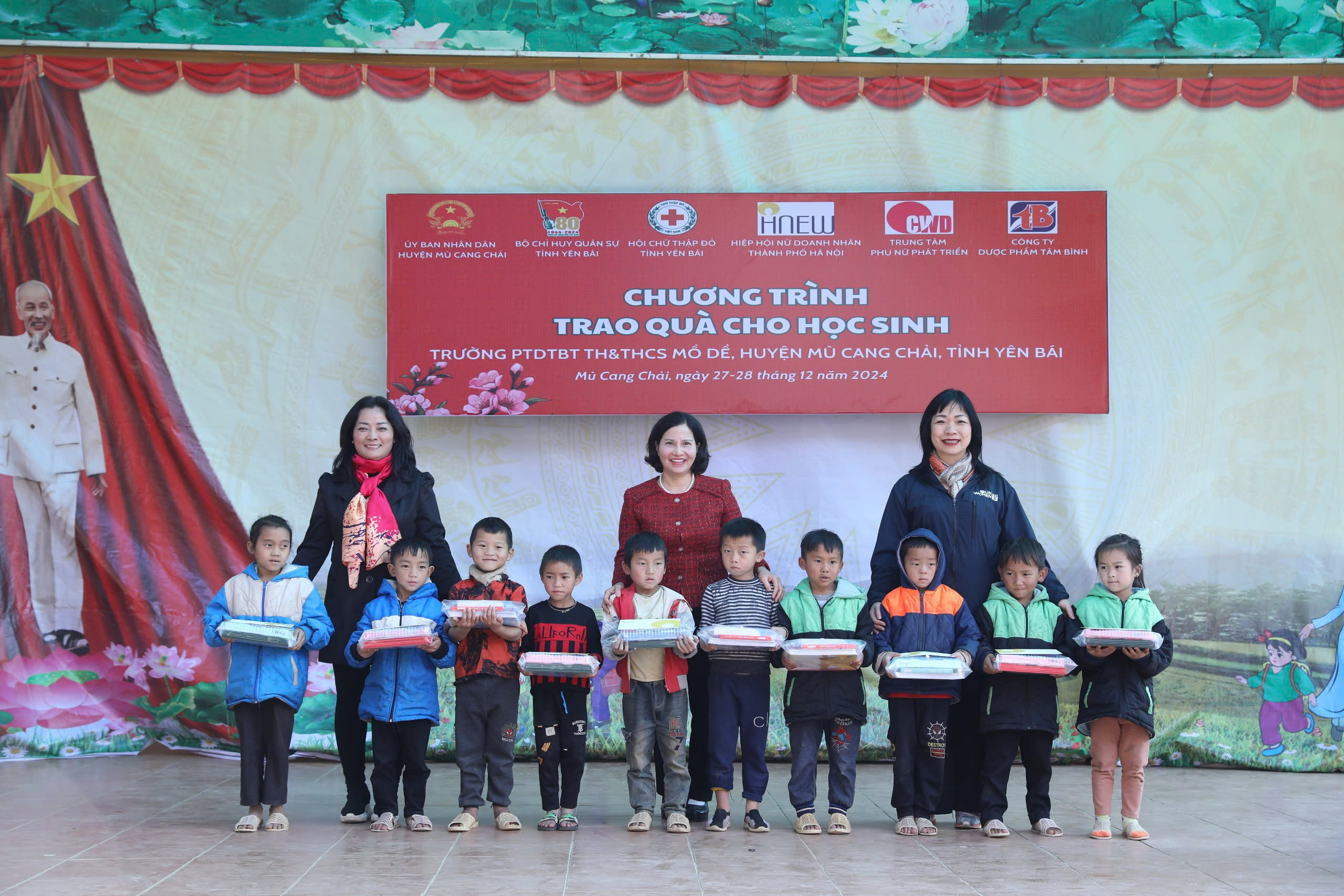 HNEW mang “Xuân yêu thương” đến trẻ em, người dân miền núi Yên Bái - ảnh 4