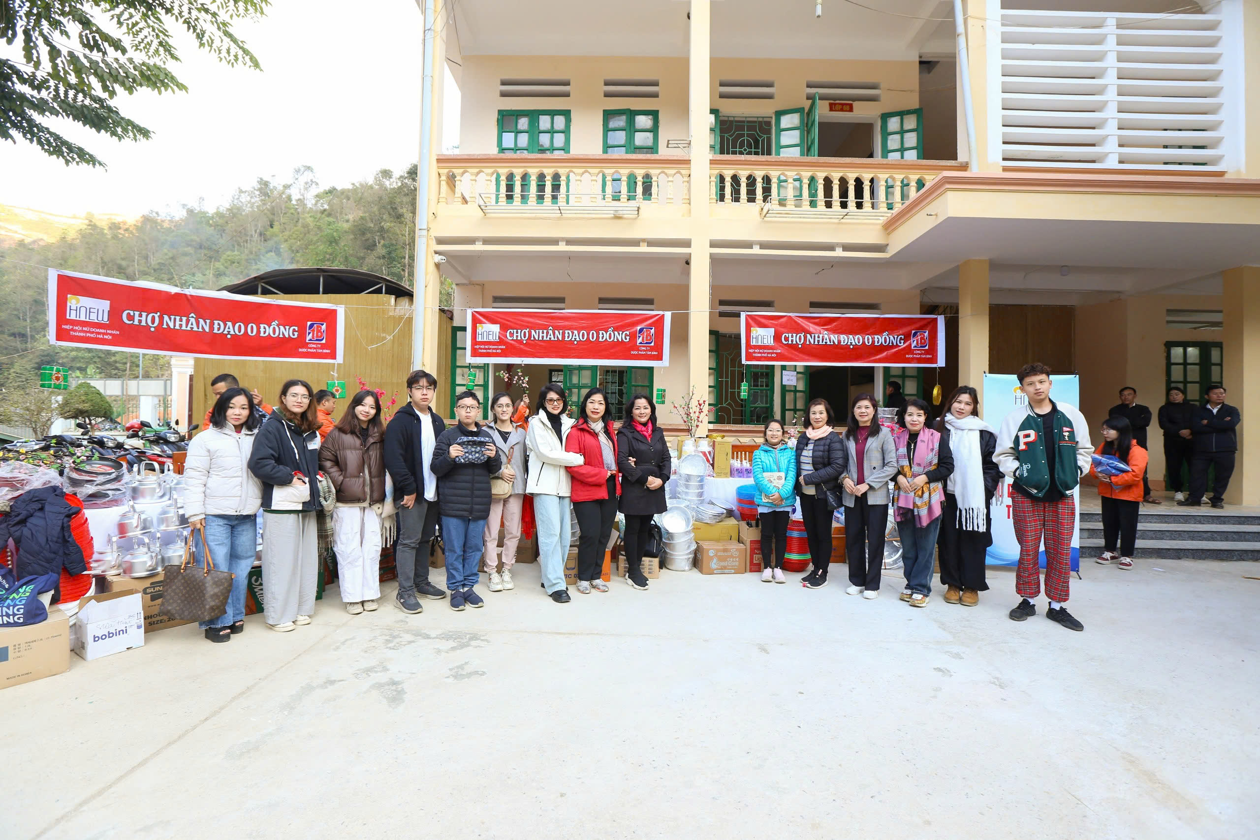 HNEW mang “Xuân yêu thương” đến trẻ em, người dân miền núi Yên Bái - ảnh 2