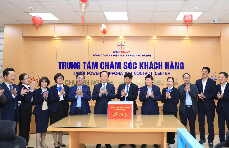 Chủ tịch HĐND TP Hà Nội Nguyễn Ngọc Tuấn chúc Tết các đơn vị điện lực - ảnh 4