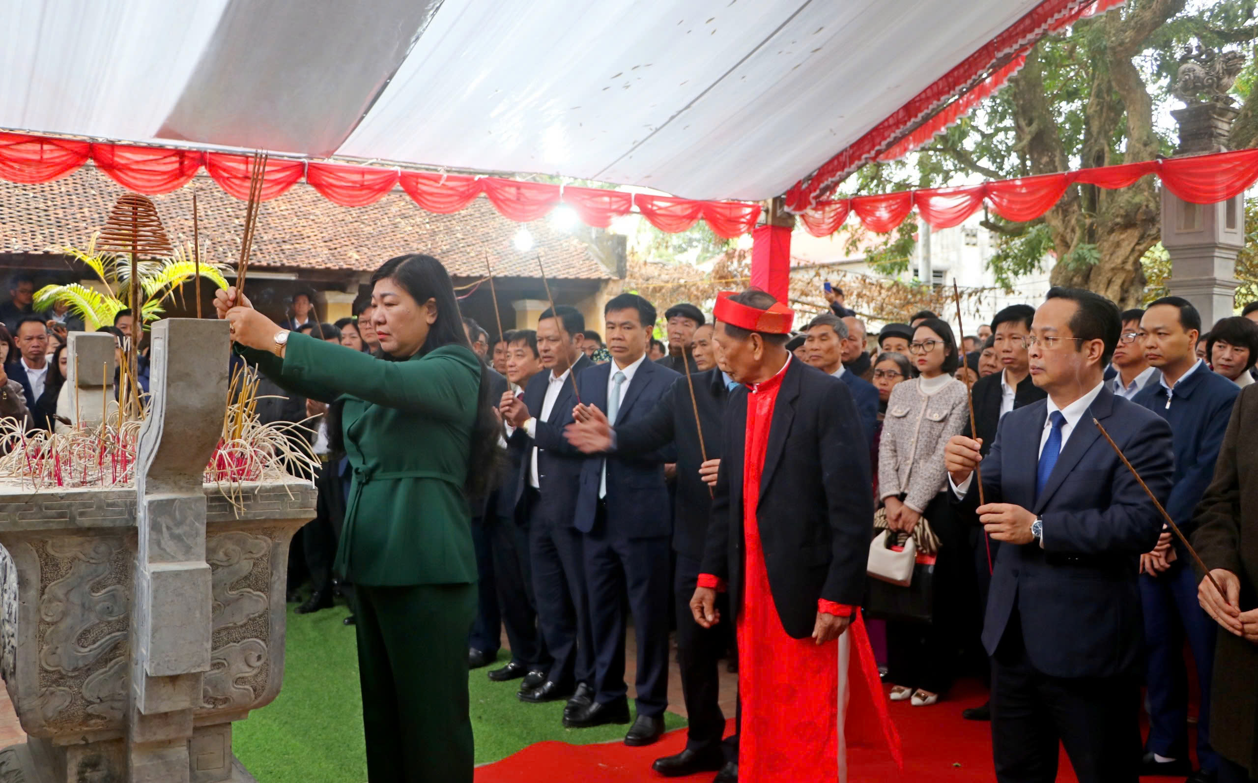 Sơn Tây long trọng khai bút đầu năm và phát động Tết trồng cây xuân Ất Tỵ 2025 - ảnh 16