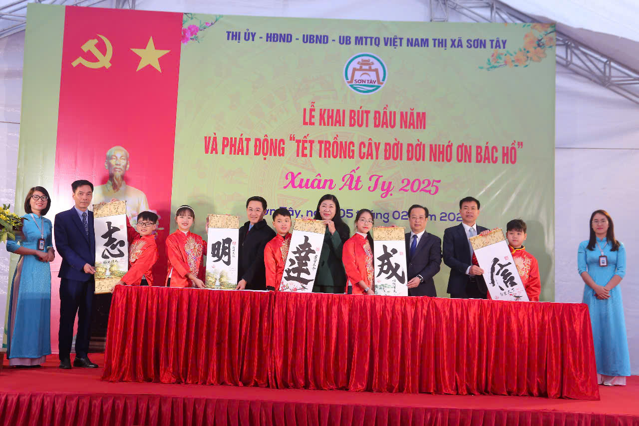Sơn Tây long trọng khai bút đầu năm và phát động Tết trồng cây xuân Ất Tỵ 2025 - ảnh 2