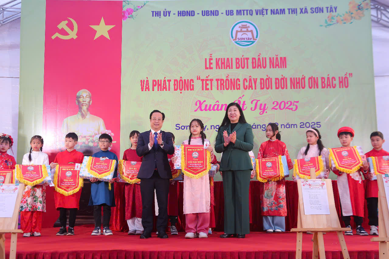 Sơn Tây long trọng khai bút đầu năm và phát động Tết trồng cây xuân Ất Tỵ 2025 - ảnh 4
