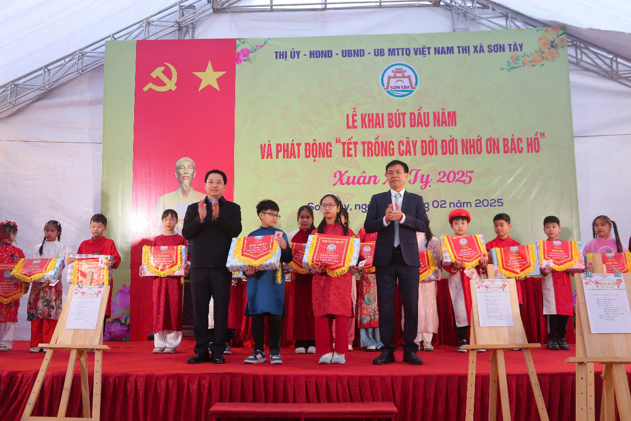 Sơn Tây long trọng khai bút đầu năm và phát động Tết trồng cây xuân Ất Tỵ 2025 - ảnh 5