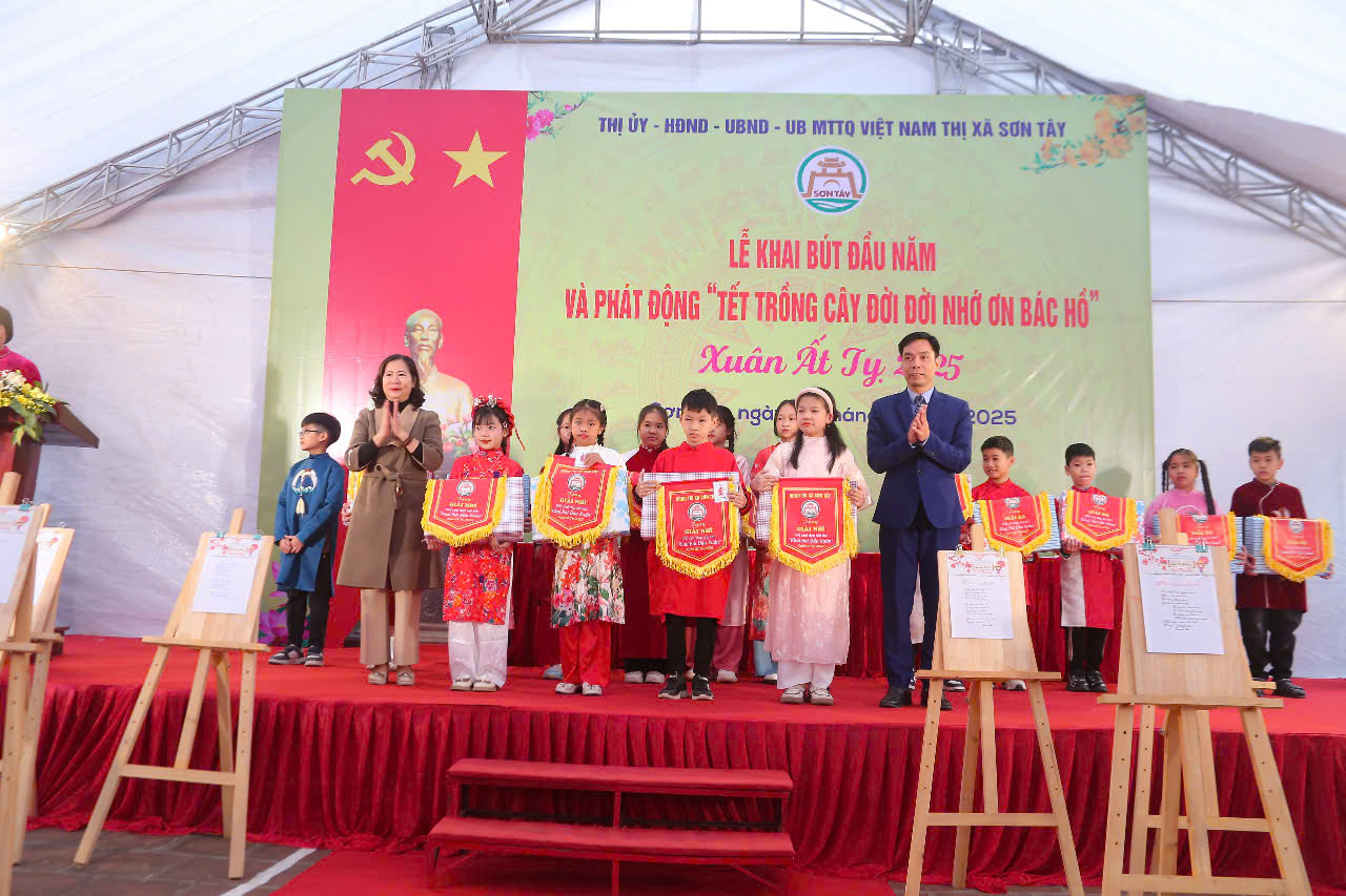 Sơn Tây long trọng khai bút đầu năm và phát động Tết trồng cây xuân Ất Tỵ 2025 - ảnh 6