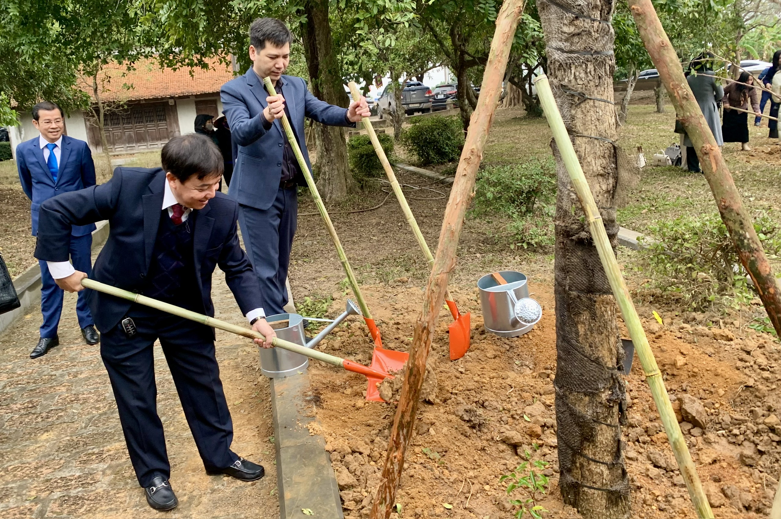 Sơn Tây long trọng khai bút đầu năm và phát động Tết trồng cây xuân Ất Tỵ 2025 - ảnh 8
