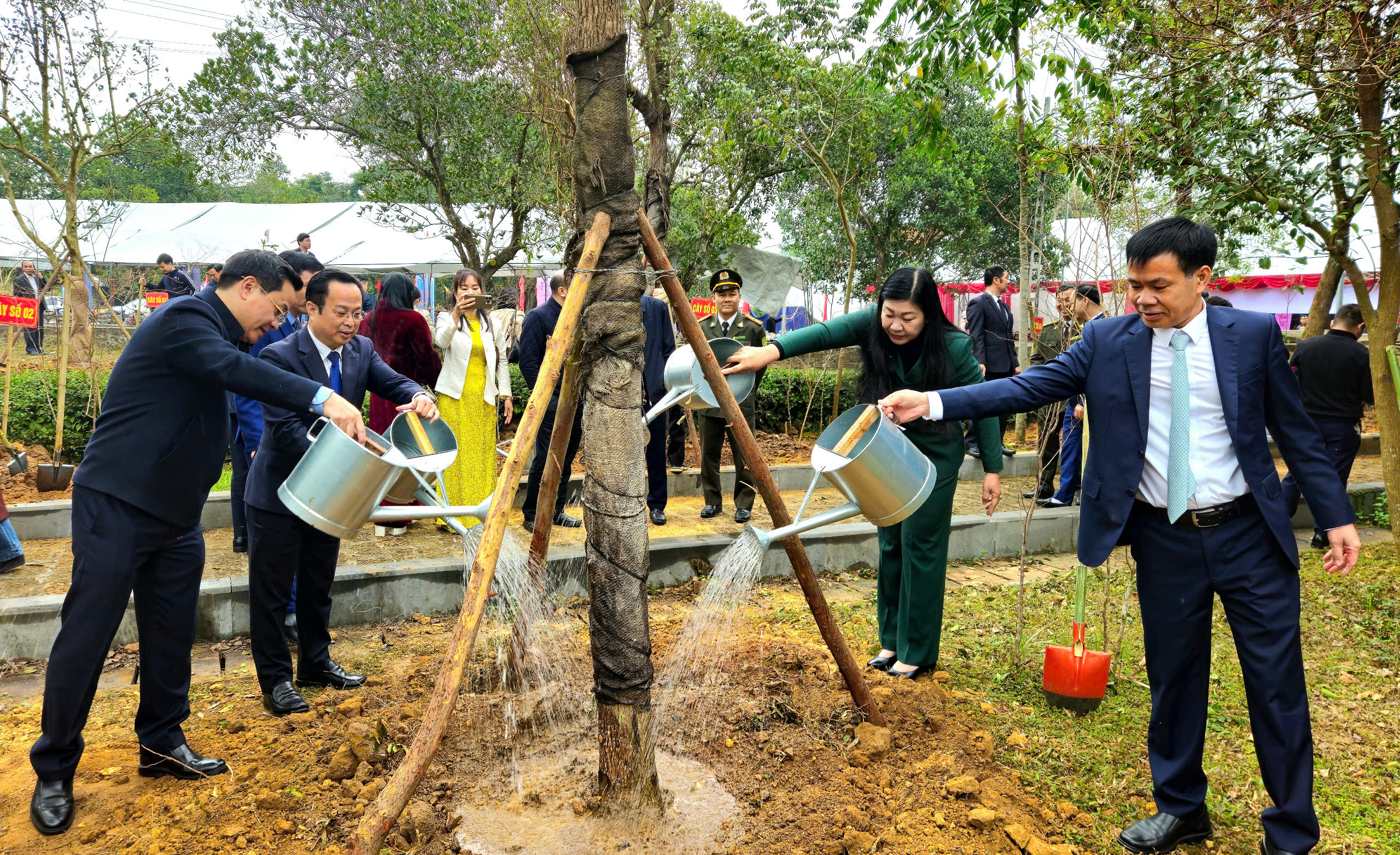 Sơn Tây long trọng khai bút đầu năm và phát động Tết trồng cây xuân Ất Tỵ 2025 - ảnh 3
