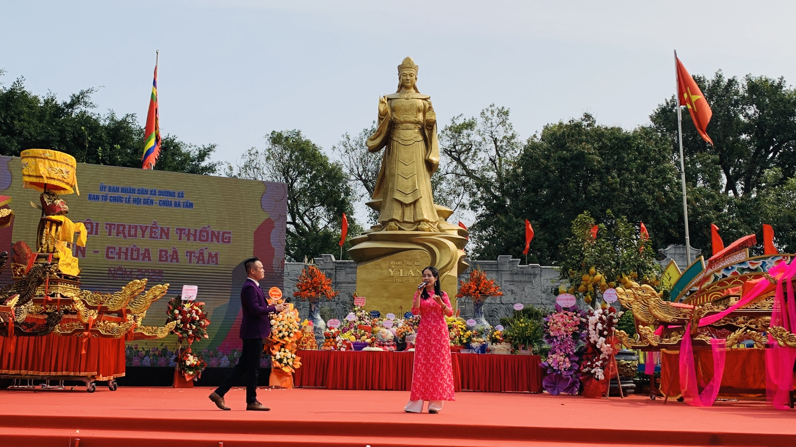 Tưng bừng Lễ hội truyền thống đền, chùa Bà Tấm - Hoàng Thái hậu Ỷ Lan - ảnh 9