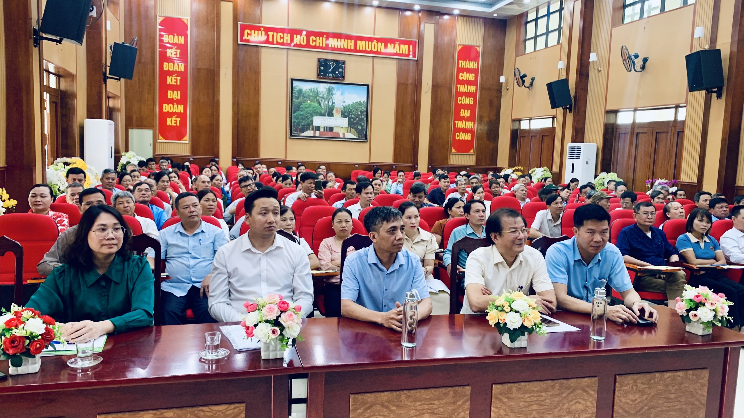 Các chuyên gia, nhà khoa học giải đáp và cung cấp kiến thúc cho hơn 200 nhà nông - ảnh 1
