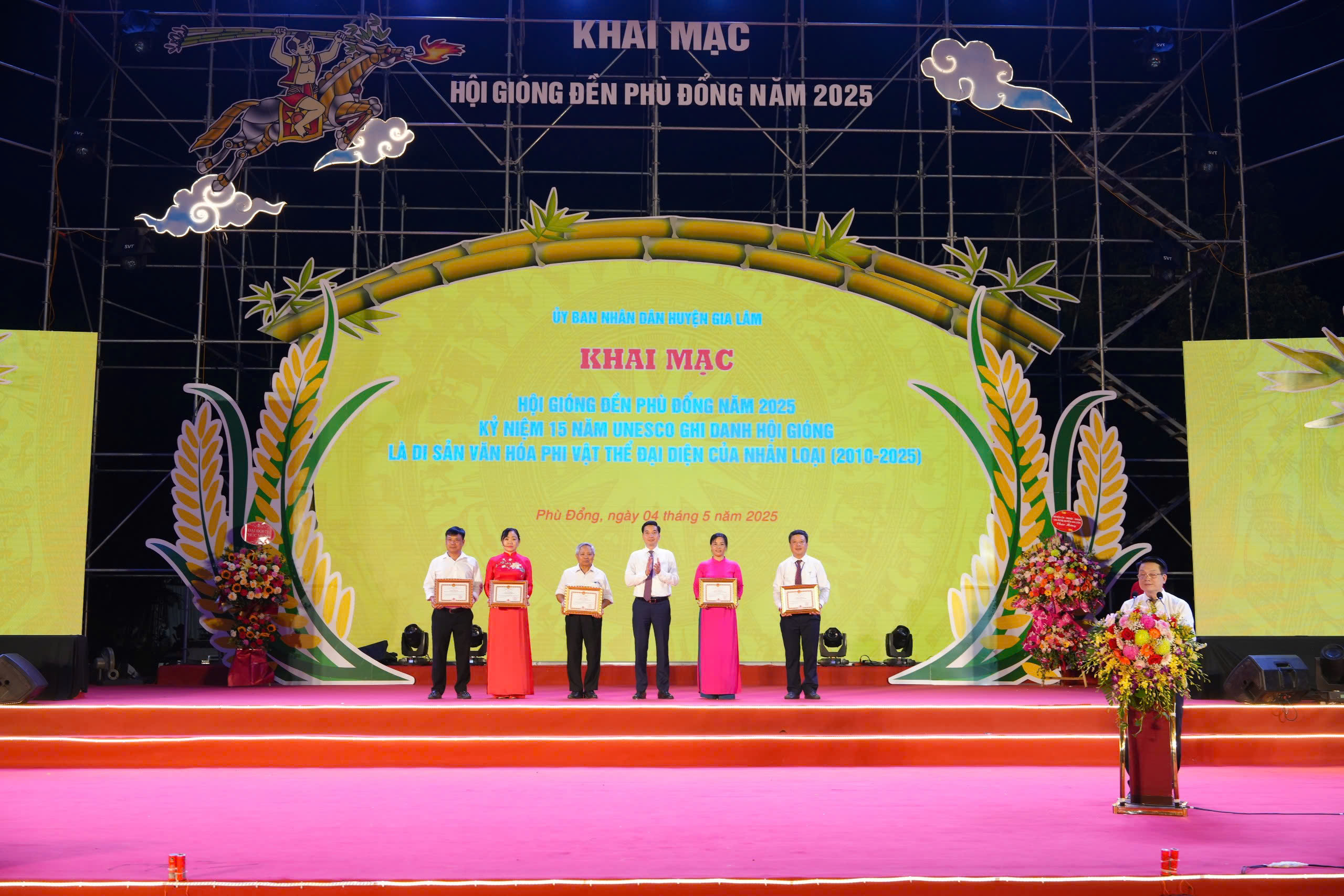 Khai mạc Hội Gióng đền Phù Đổng và kỷ niệm 15 năm UNESCO ghi danh là Di sản văn hóa phi vật thể đại diện của nhân loại - ảnh 7