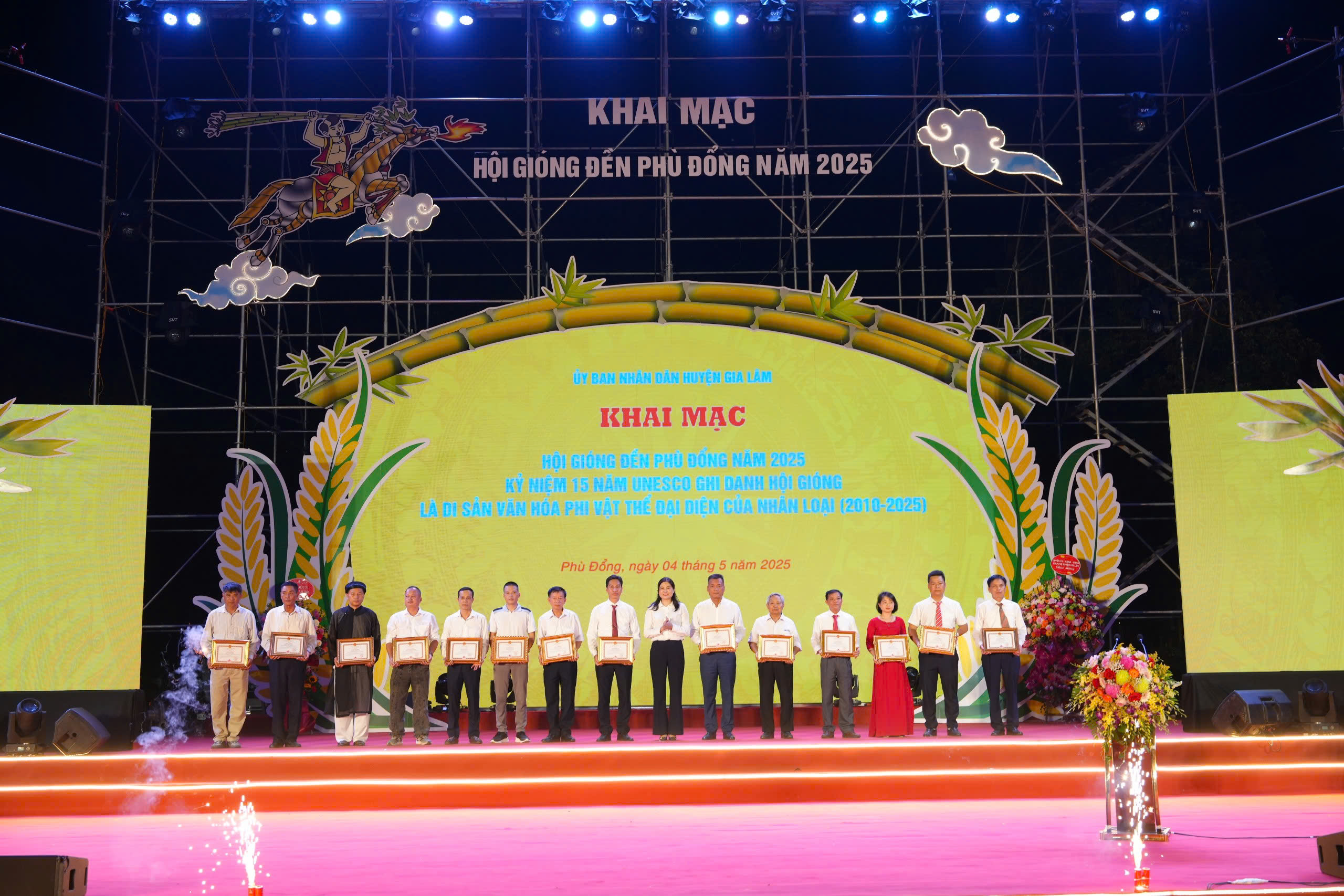 Khai mạc Hội Gióng đền Phù Đổng và kỷ niệm 15 năm UNESCO ghi danh là Di sản văn hóa phi vật thể đại diện của nhân loại - ảnh 6