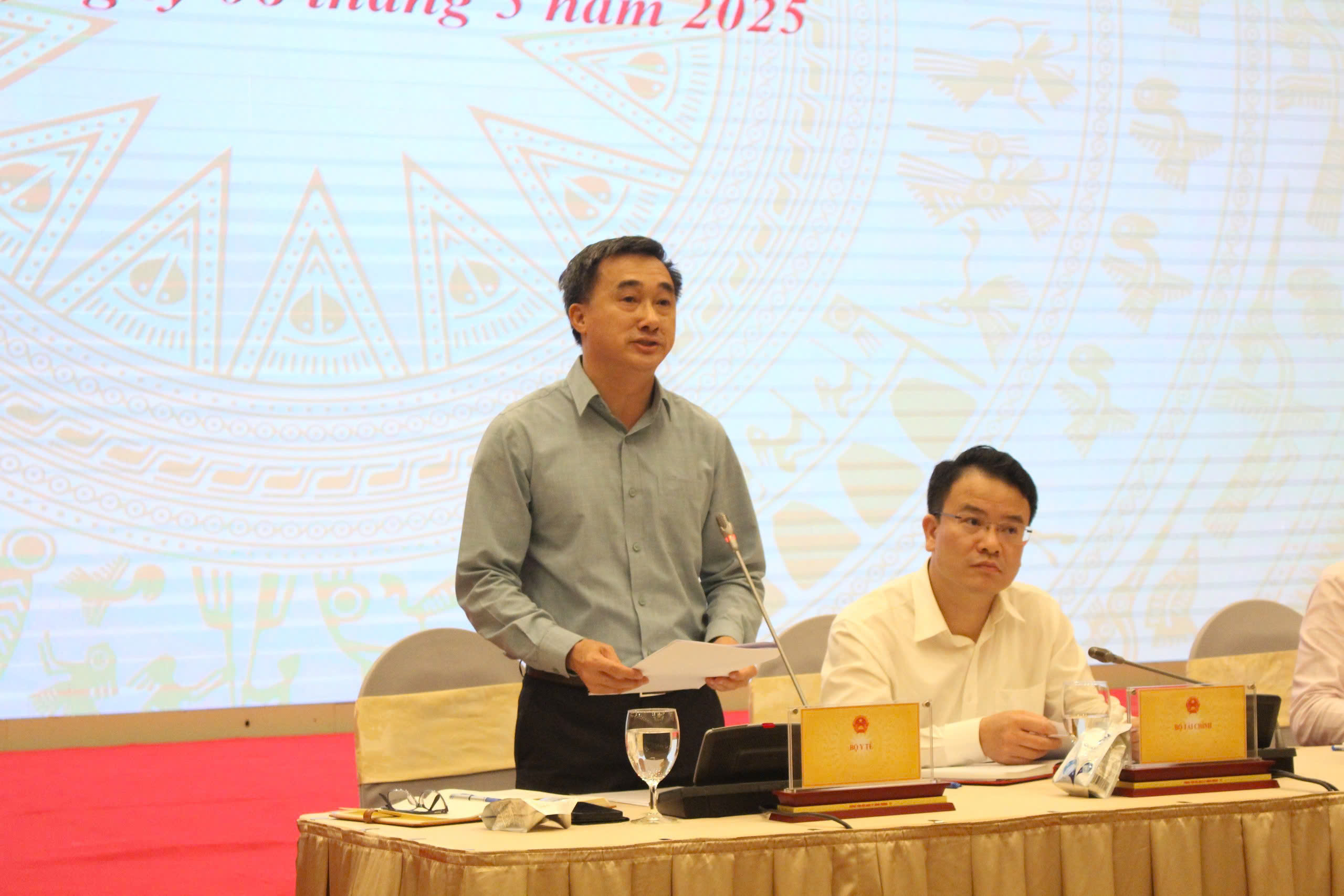 Tiến tới miễn viện phí cho người dân - ảnh 1