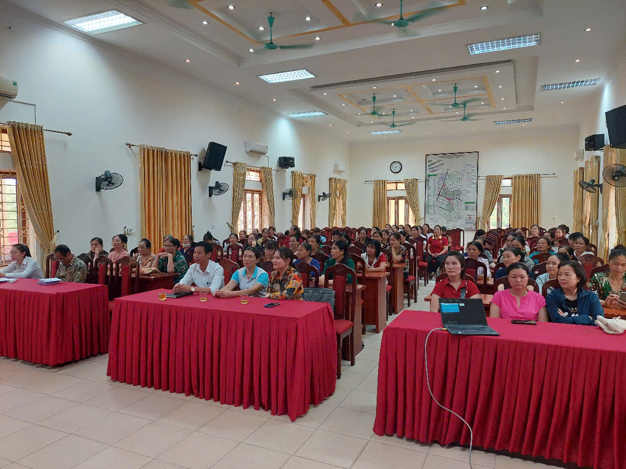 Bồi dưỡng kiến thức về xây dựng thương hiệu sản phẩm cho phụ nữ huyện Phúc Thọ - ảnh 1