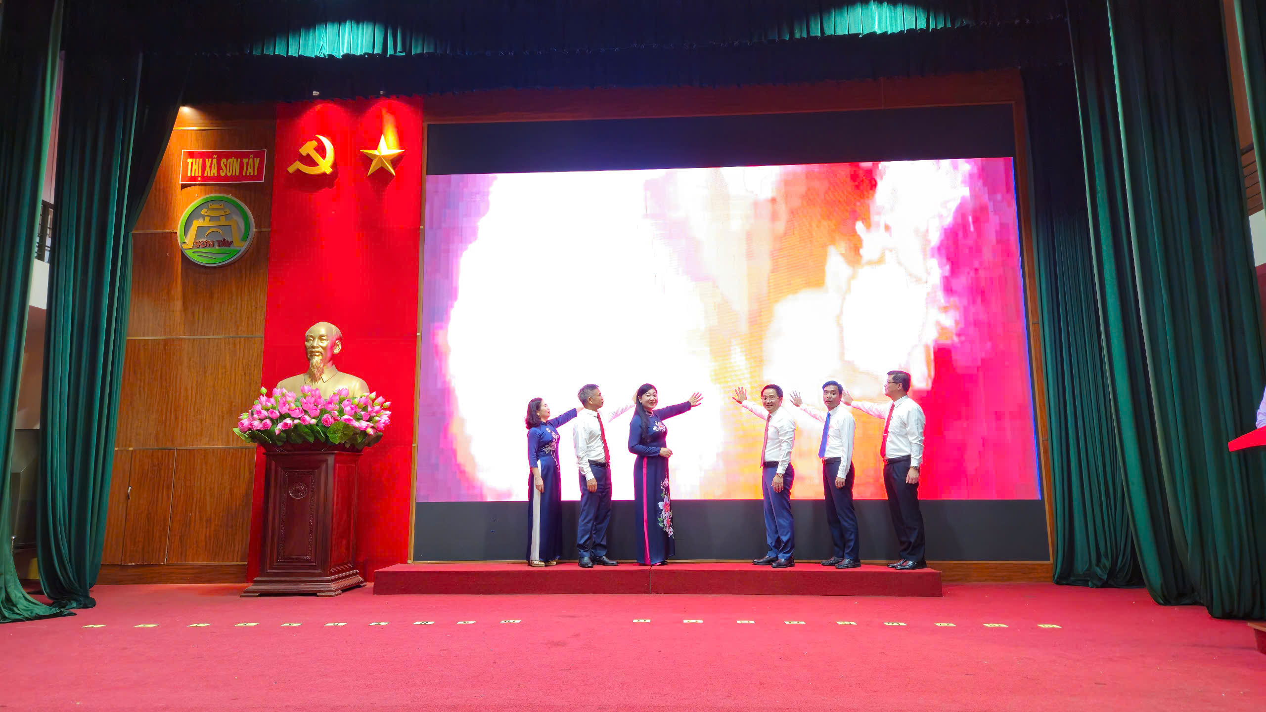 Sơn Tây phát động phong trào và ra mắt nền tảng “Bình dân học vụ số” - ảnh 4