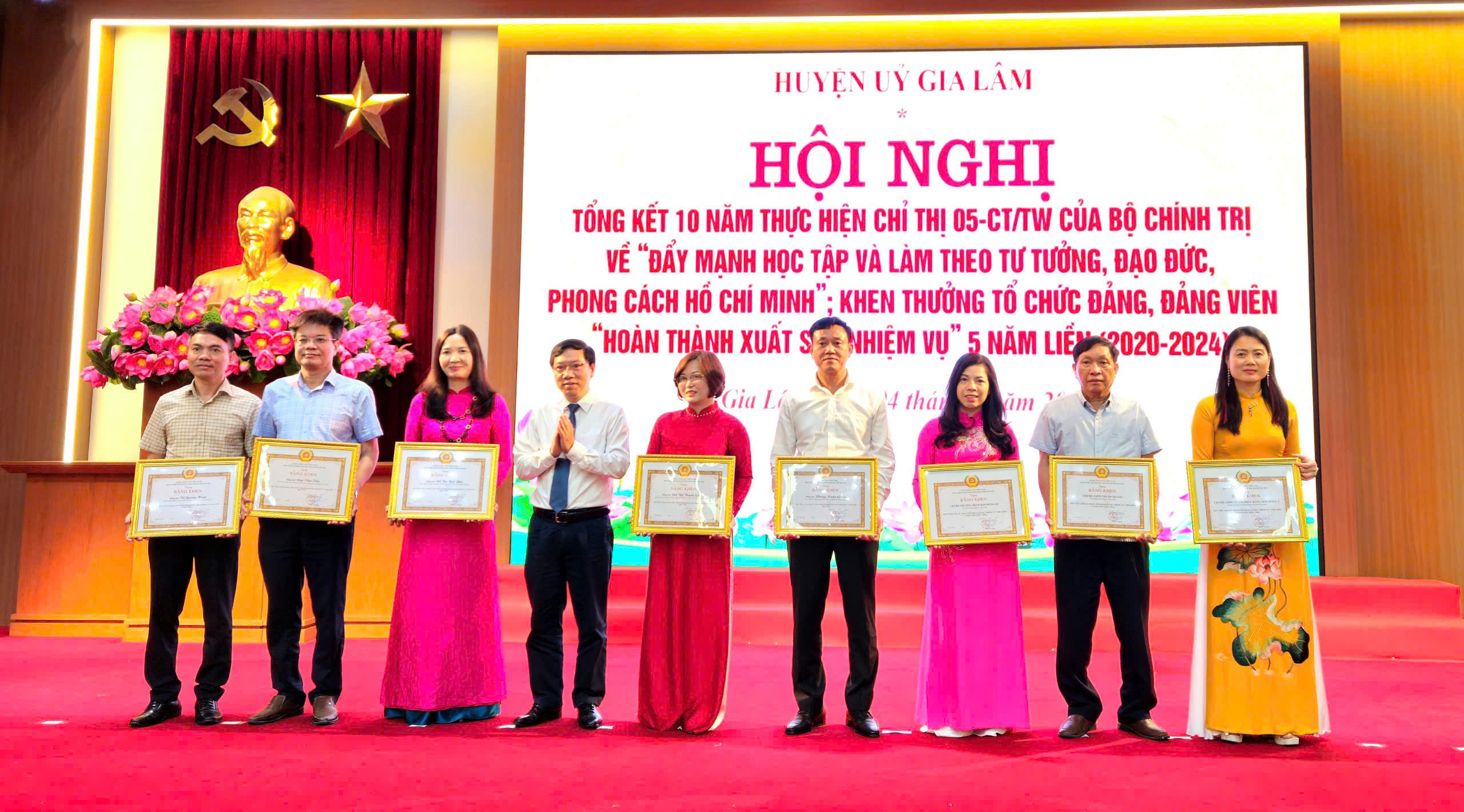Gia Lâm khen thưởng nhiều tập thể, cá nhân học tập, làm theo tư tưởng, đạo đức, phong cách Hồ Chí Minh - ảnh 2