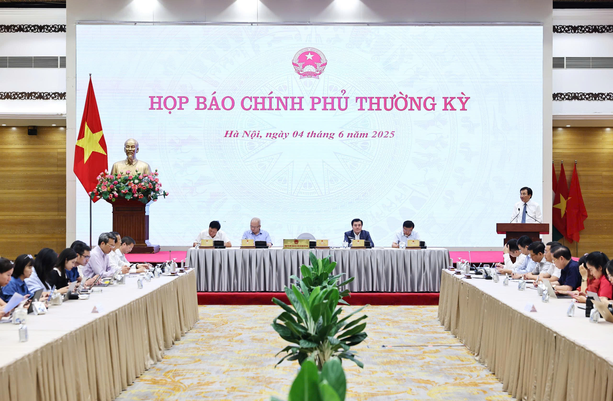 Ưu tiên thúc đẩy tăng trưởng, làm mới các động lực tăng trưởng truyền thống - ảnh 2
