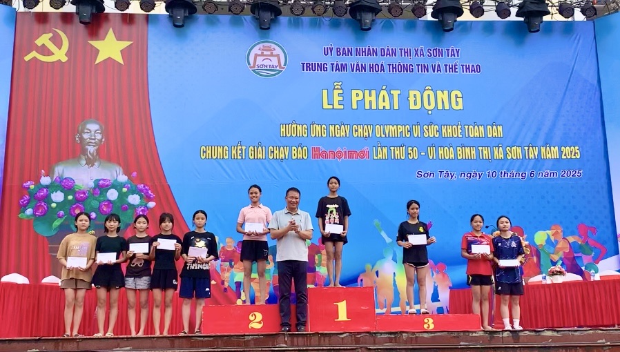 Sơn Tây: 1.500 người tham gia hưởng ứng Ngày chạy Olympic Vì sức khoẻ toàn dân - ảnh 11