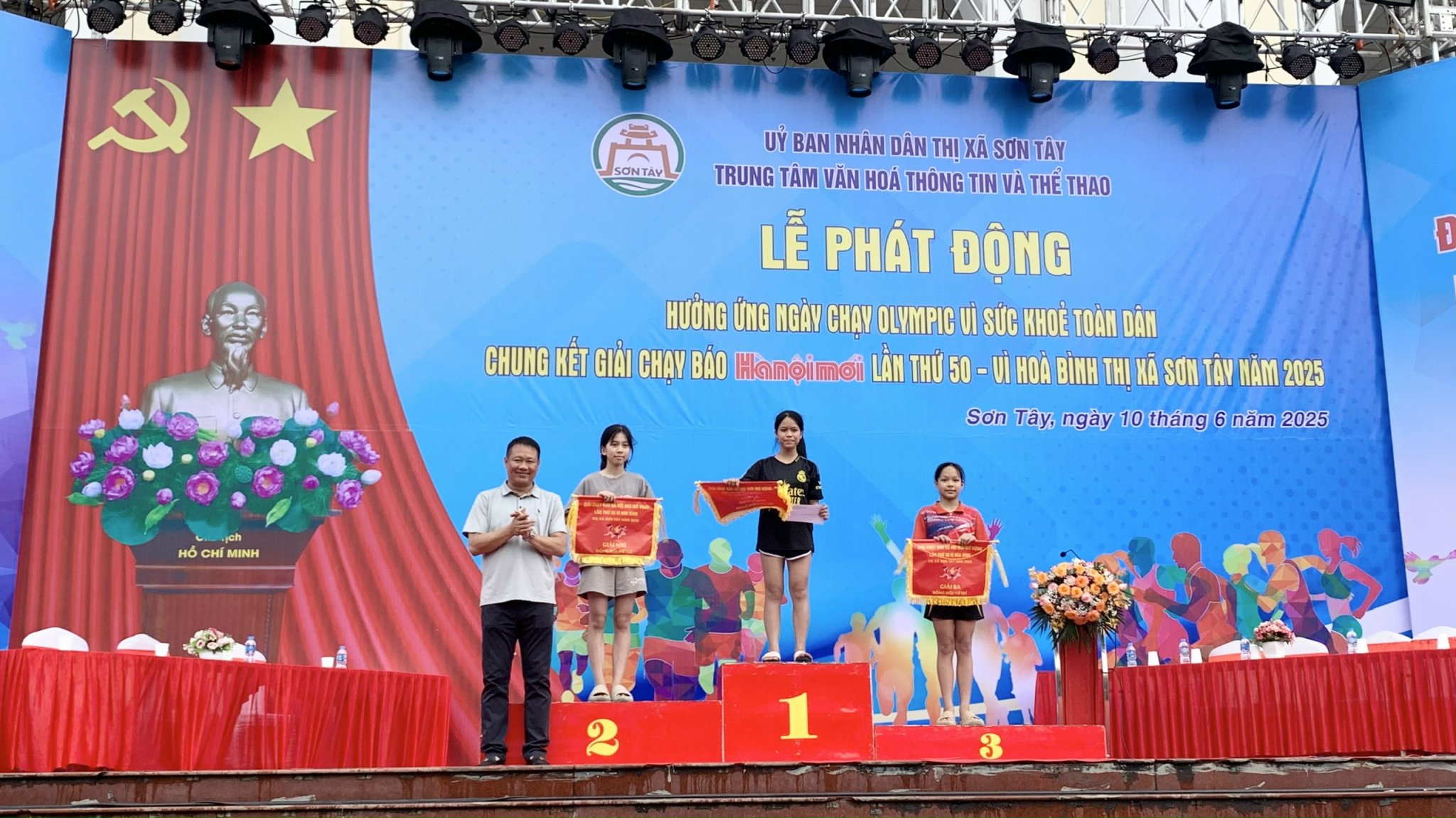 Sơn Tây: 1.500 người tham gia hưởng ứng Ngày chạy Olympic Vì sức khoẻ toàn dân - ảnh 15