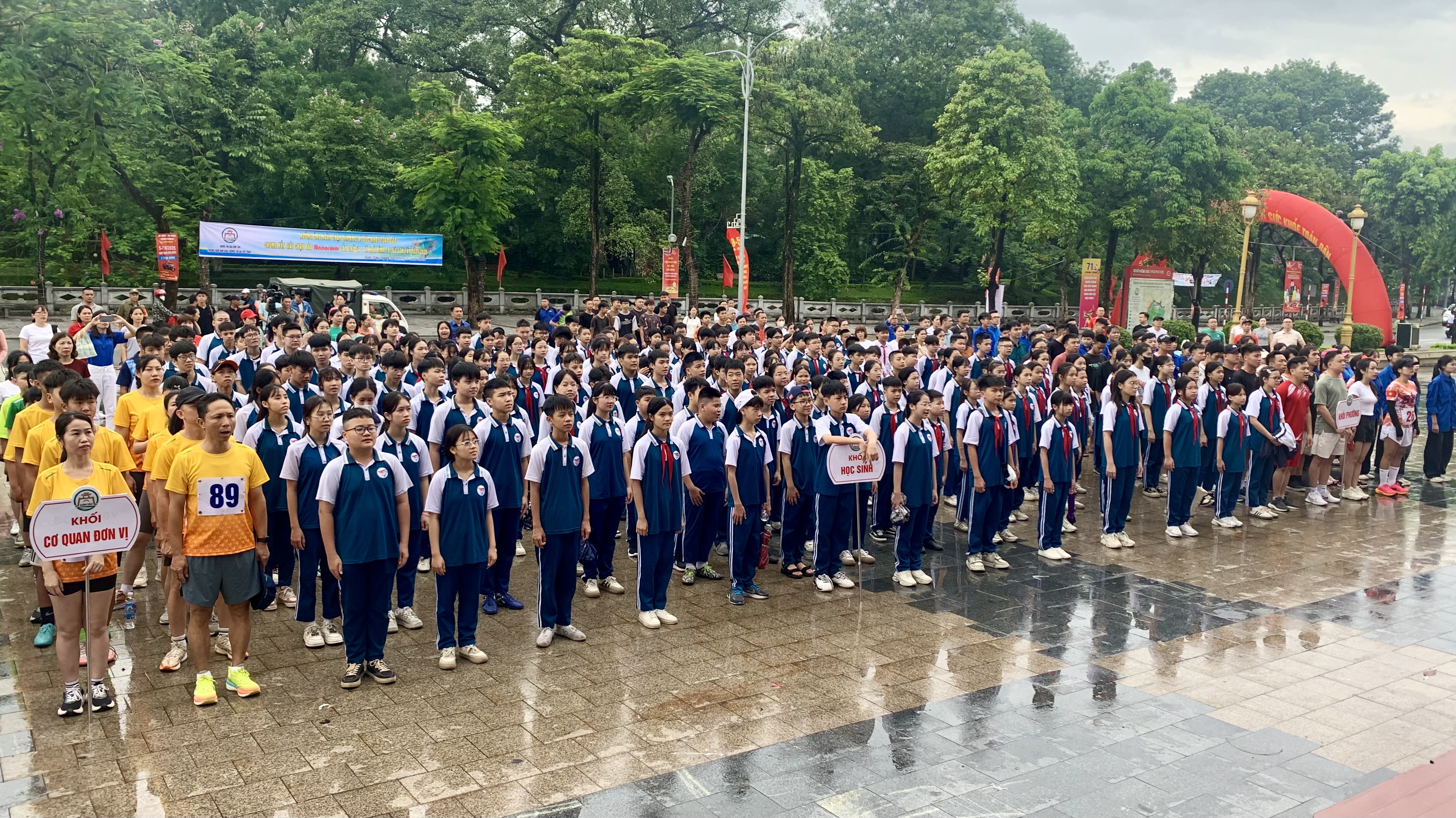 Sơn Tây: 1.500 người tham gia hưởng ứng Ngày chạy Olympic Vì sức khoẻ toàn dân - ảnh 2