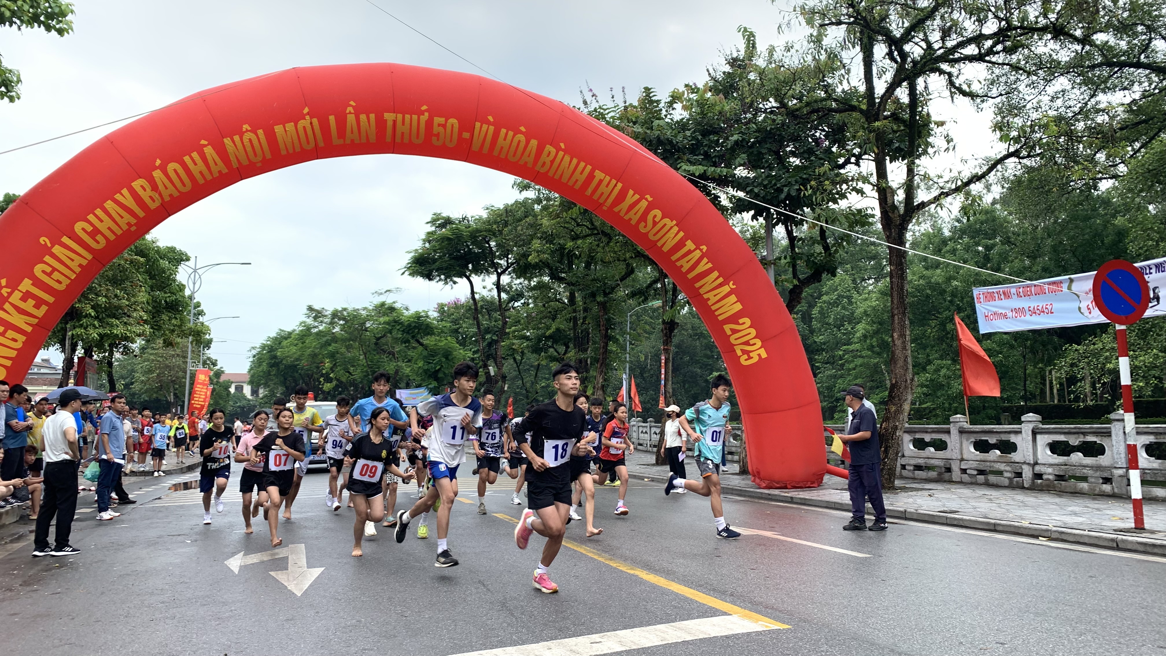Sơn Tây: 1.500 người tham gia hưởng ứng Ngày chạy Olympic Vì sức khoẻ toàn dân - ảnh 5